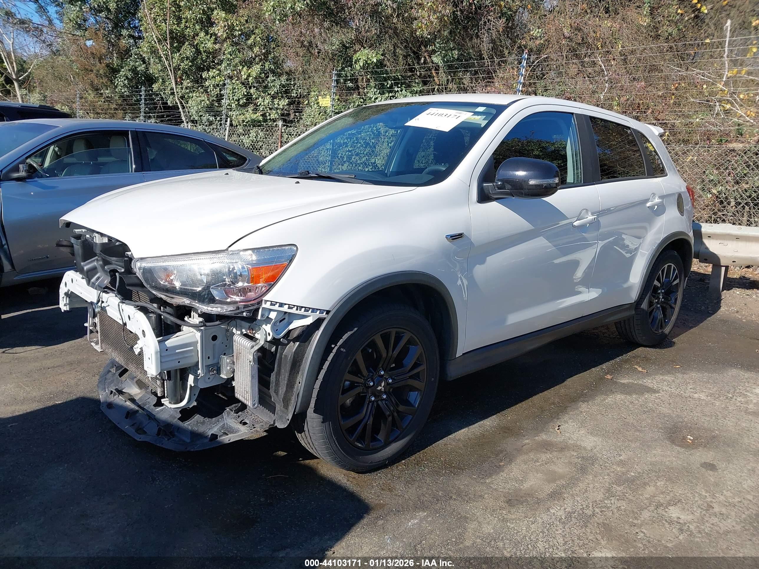 MITSUBISHI OUTLANDER image 2