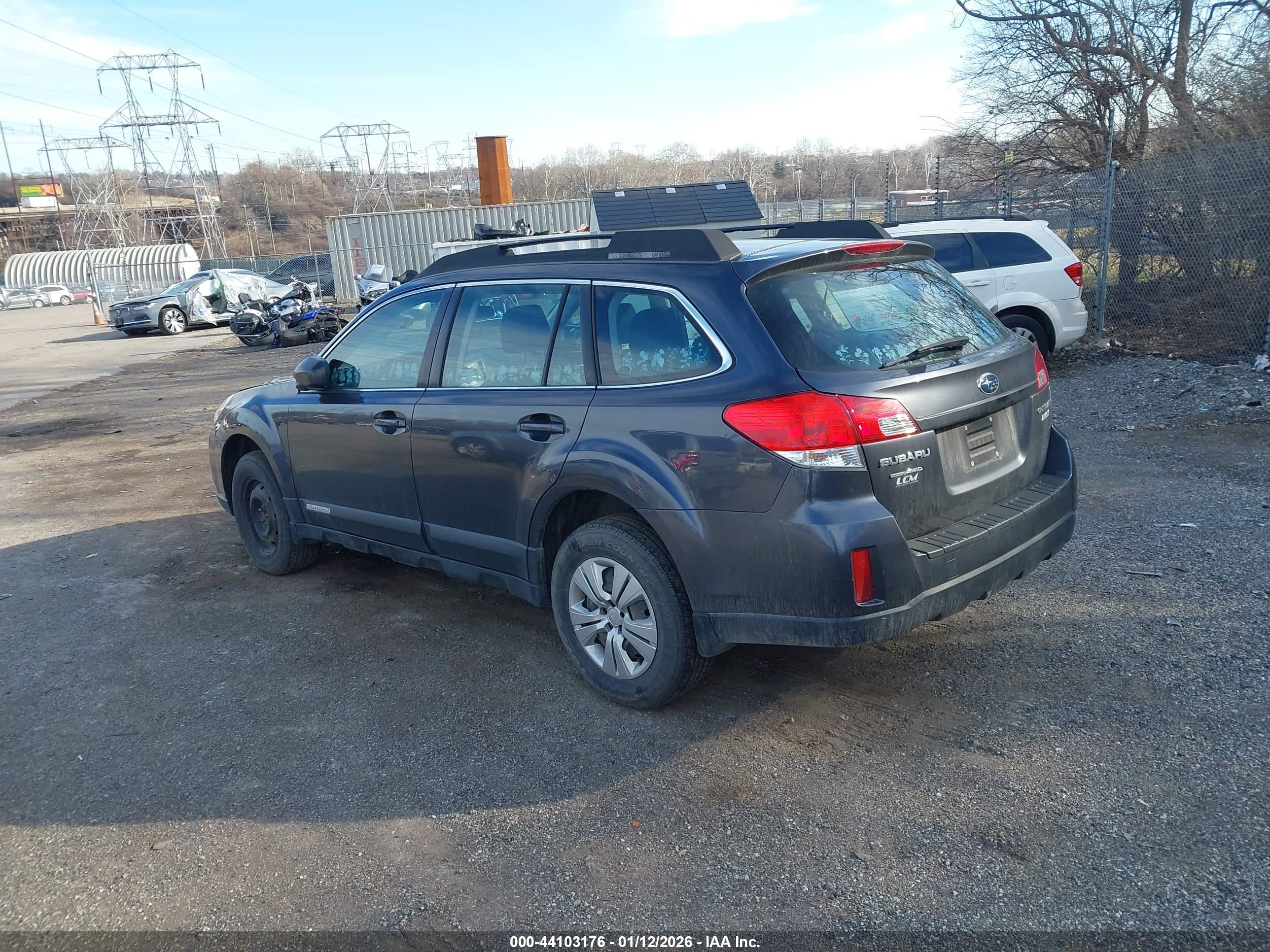SUBARU OUTBACK image 3