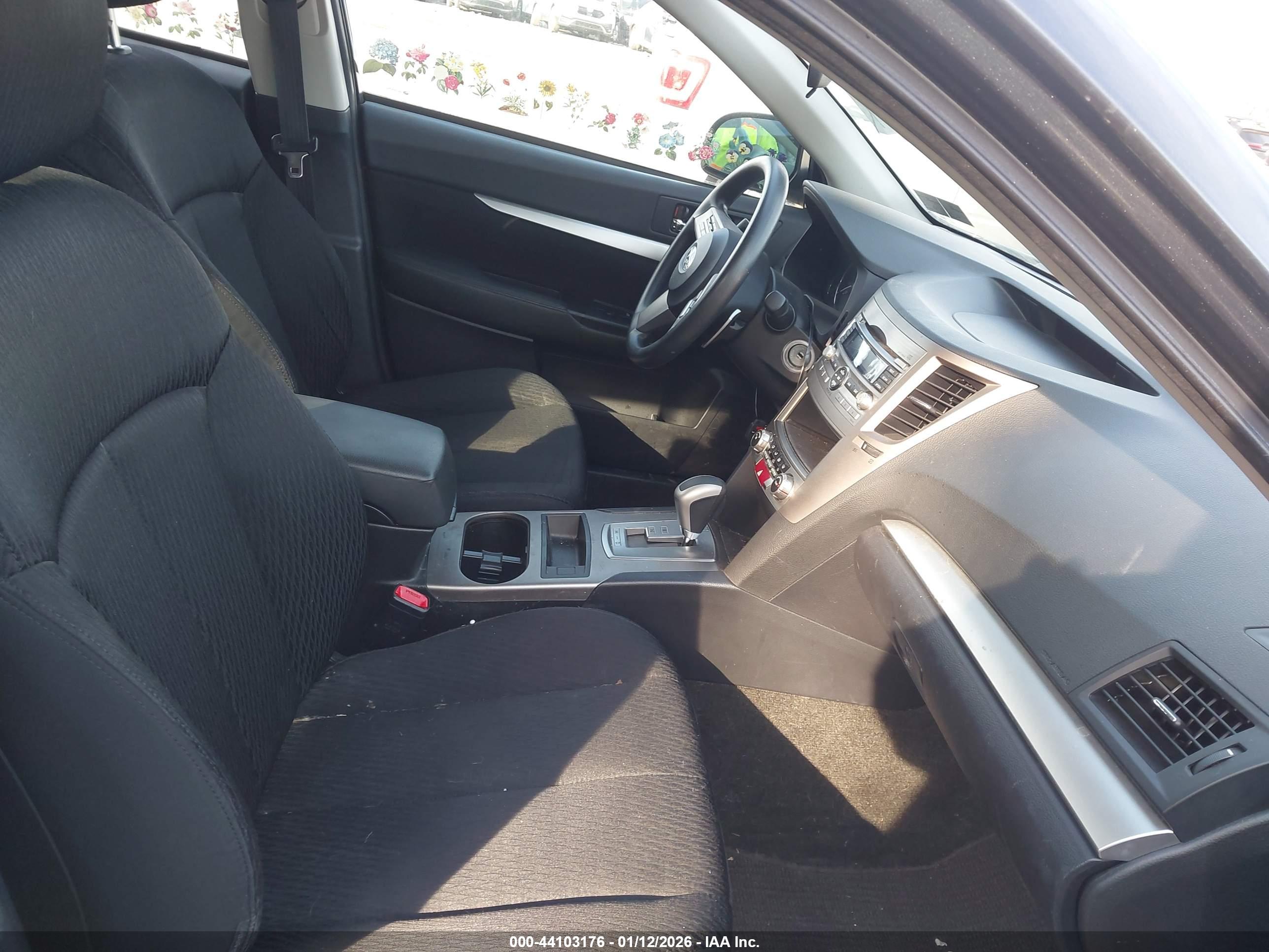 SUBARU OUTBACK image 5