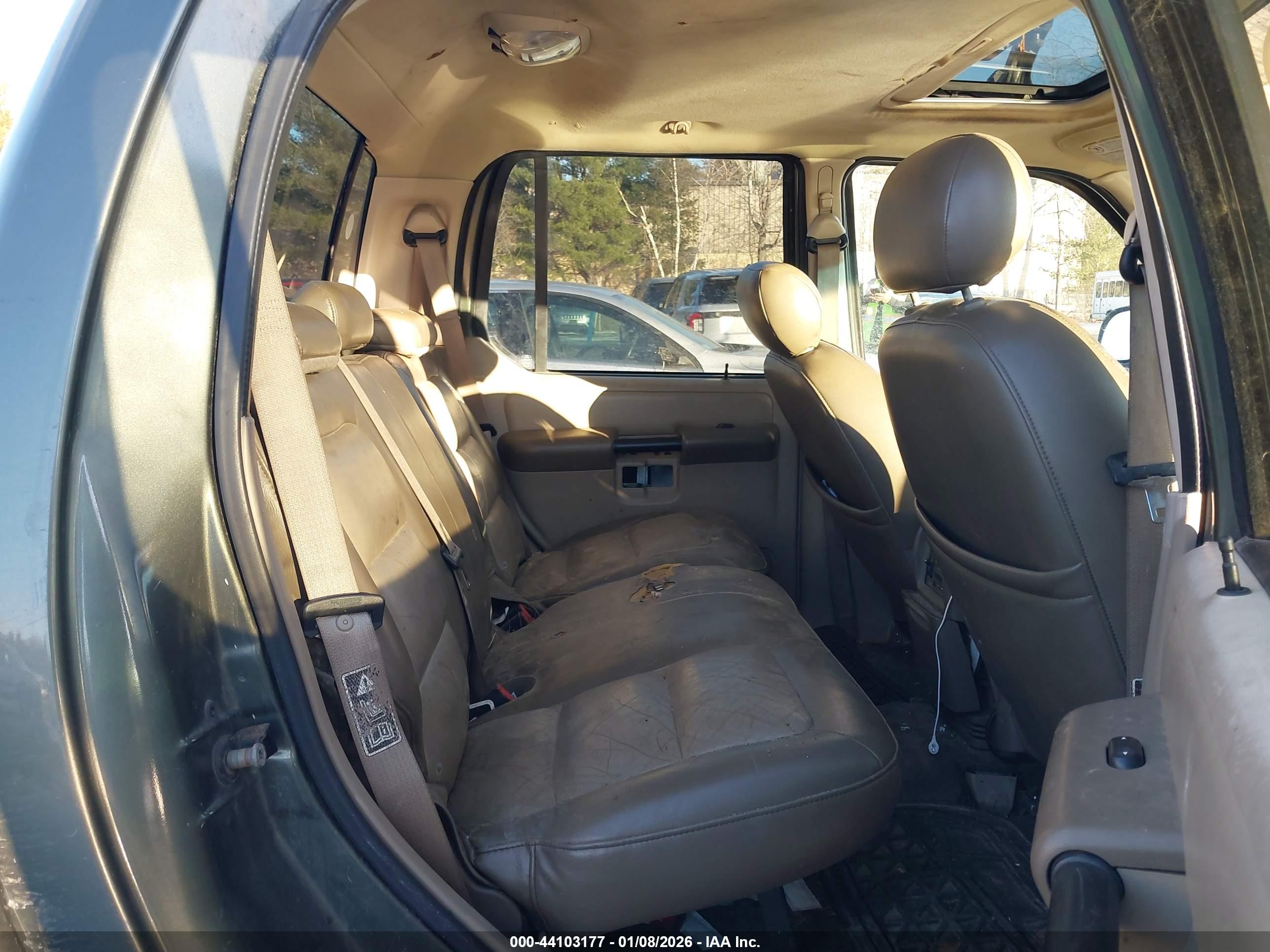 FORD EXPLORER image 8