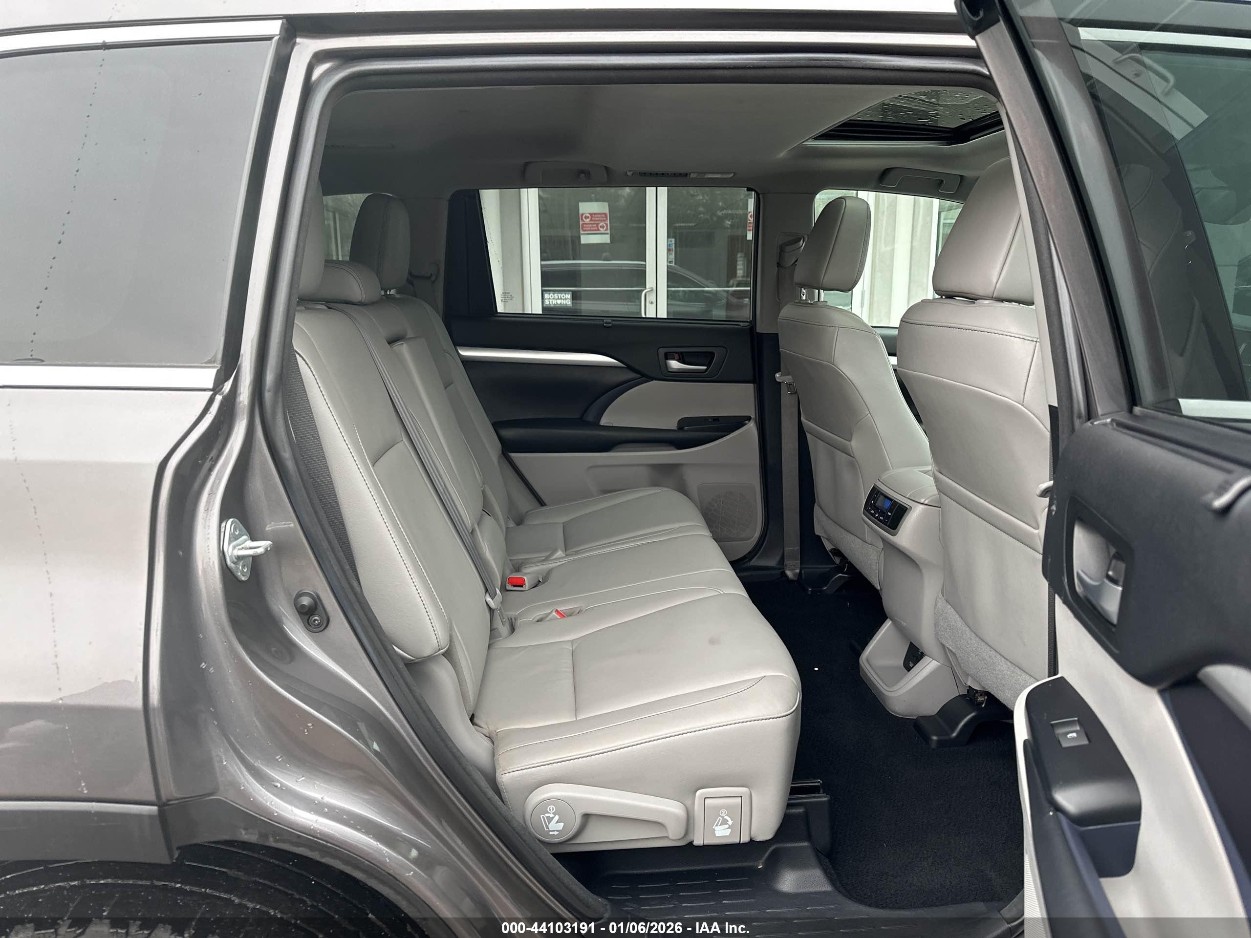 TOYOTA HIGHLANDER image 8