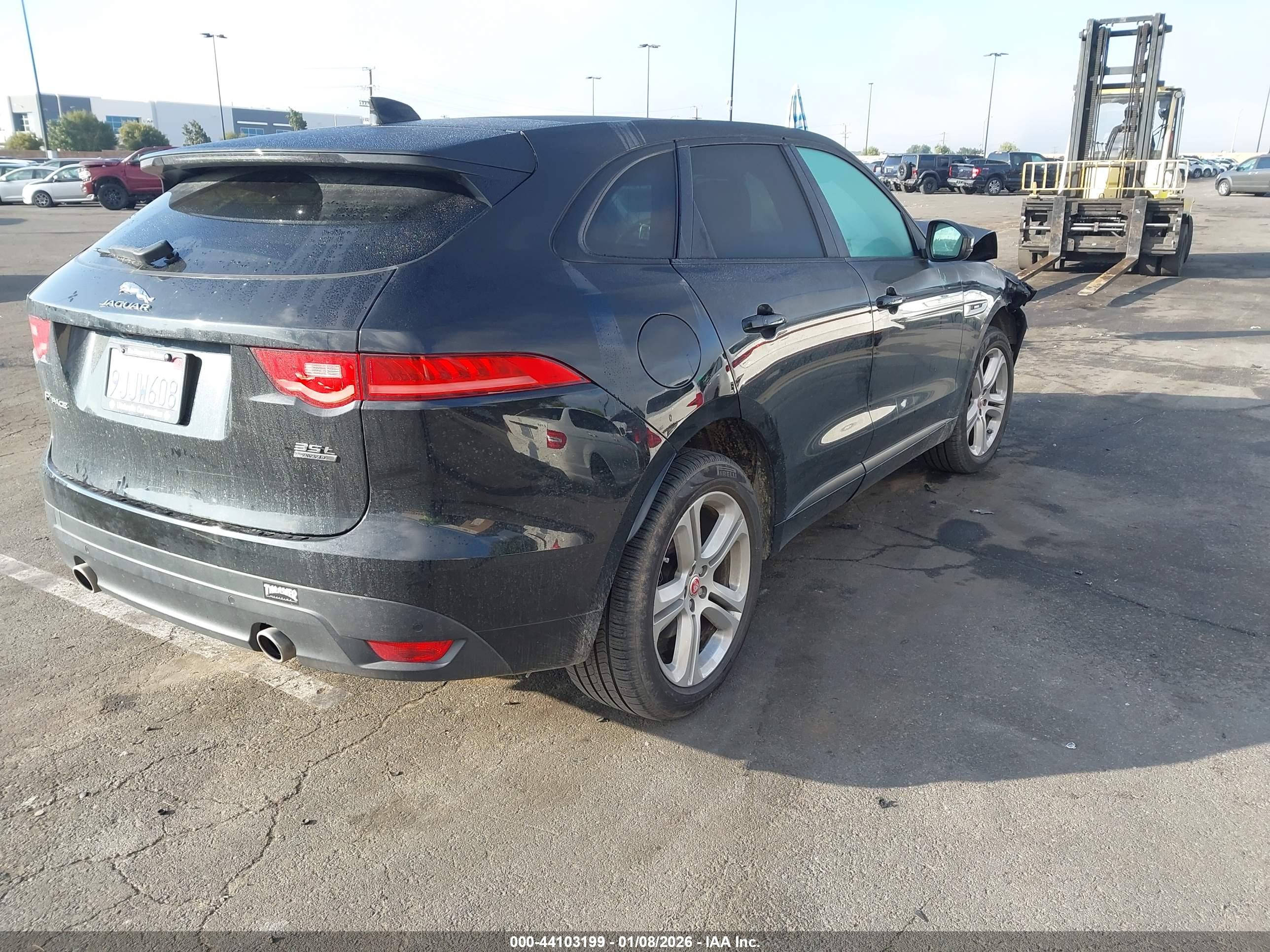 JAGUAR F-PACE image 4