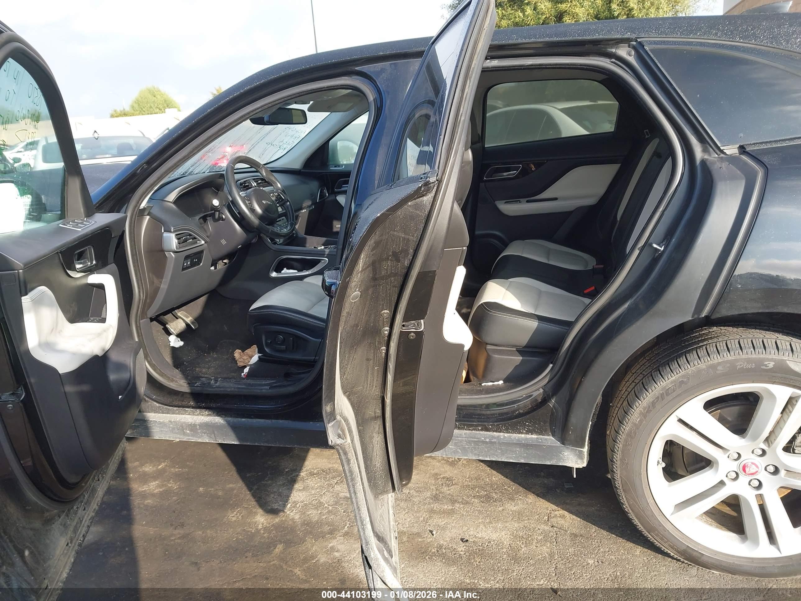 JAGUAR F-PACE image 8