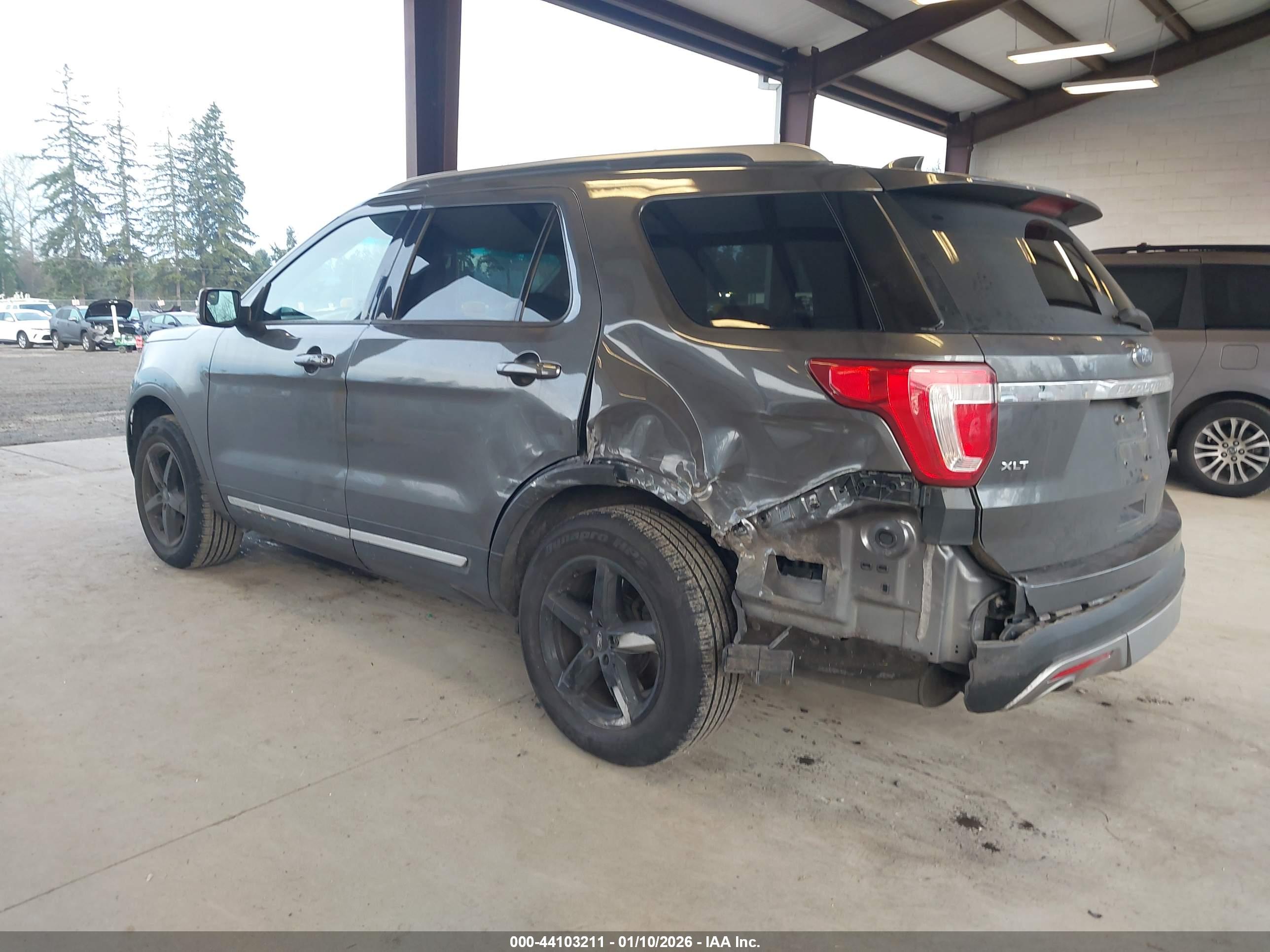 FORD EXPLORER image 3