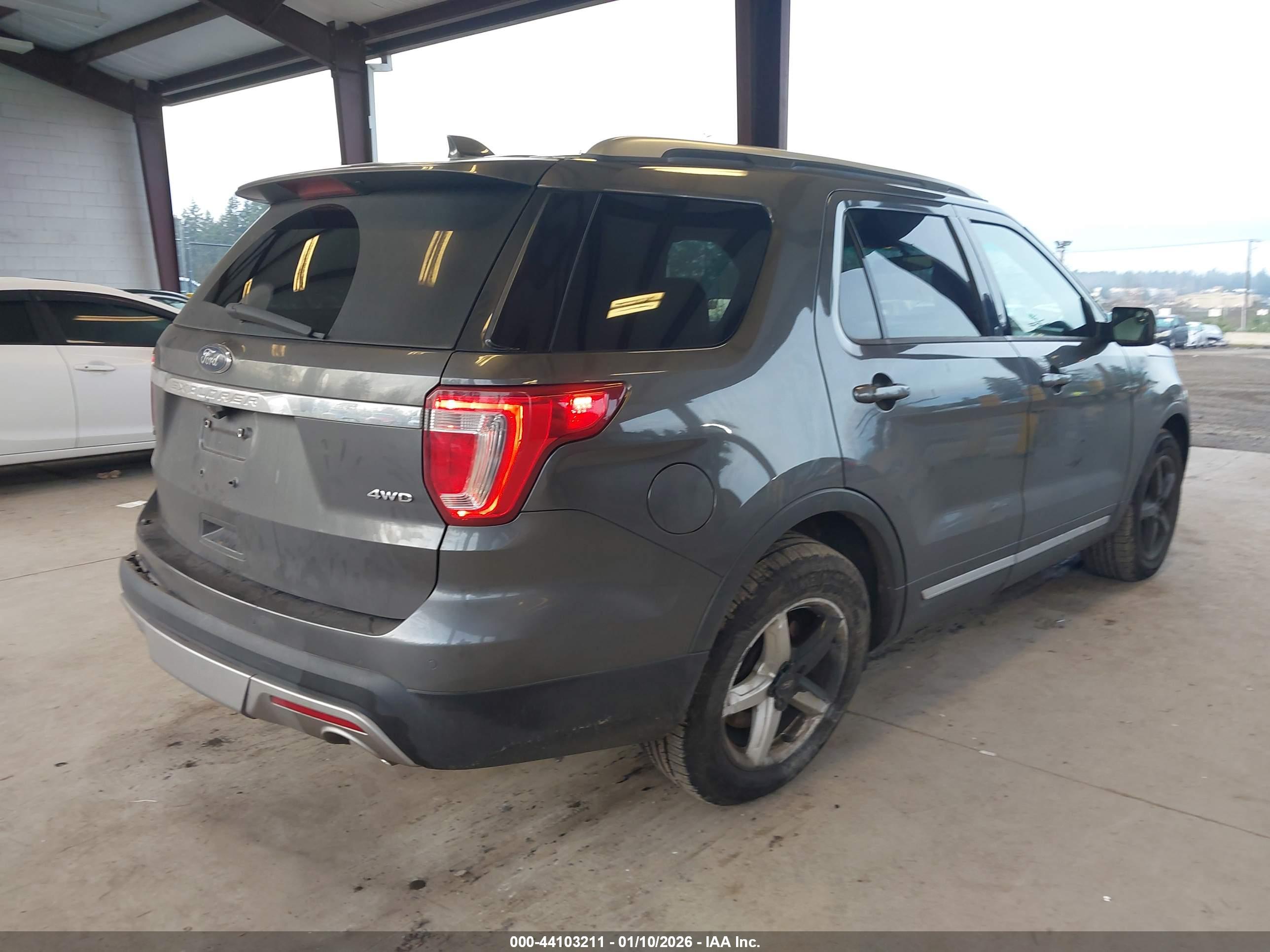 FORD EXPLORER image 4