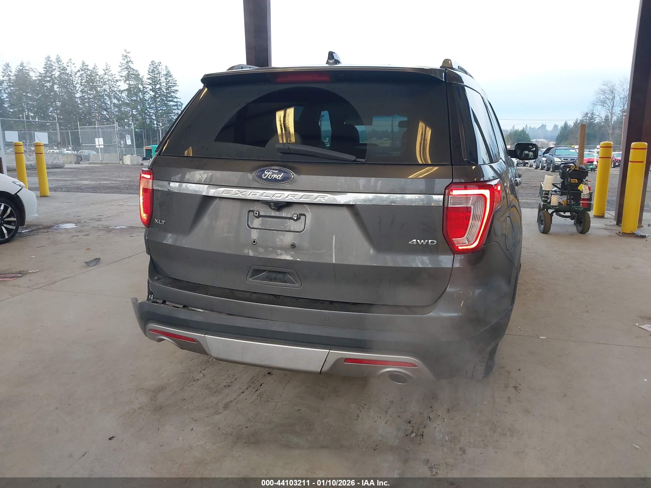 FORD EXPLORER image 6