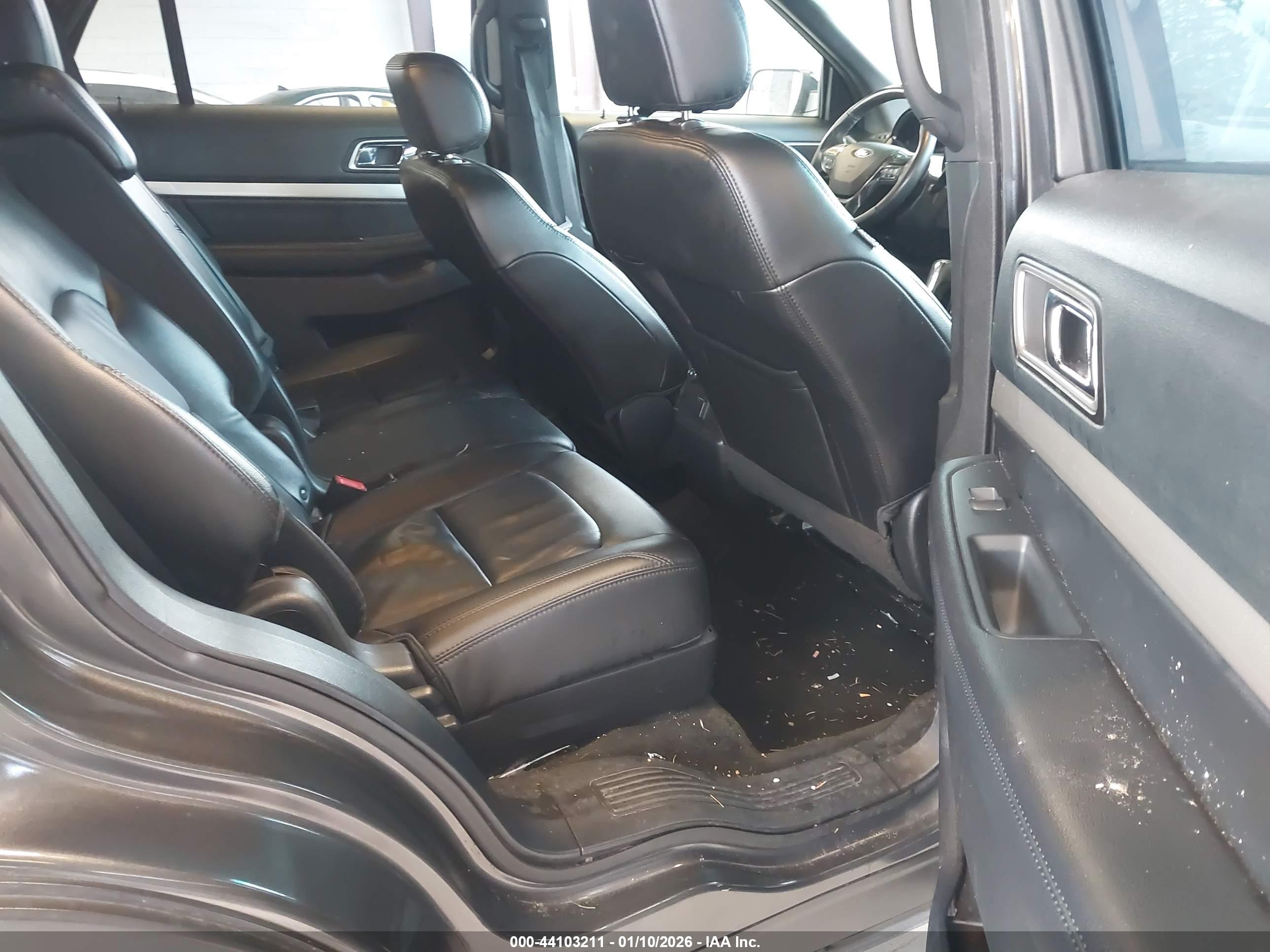 FORD EXPLORER image 8