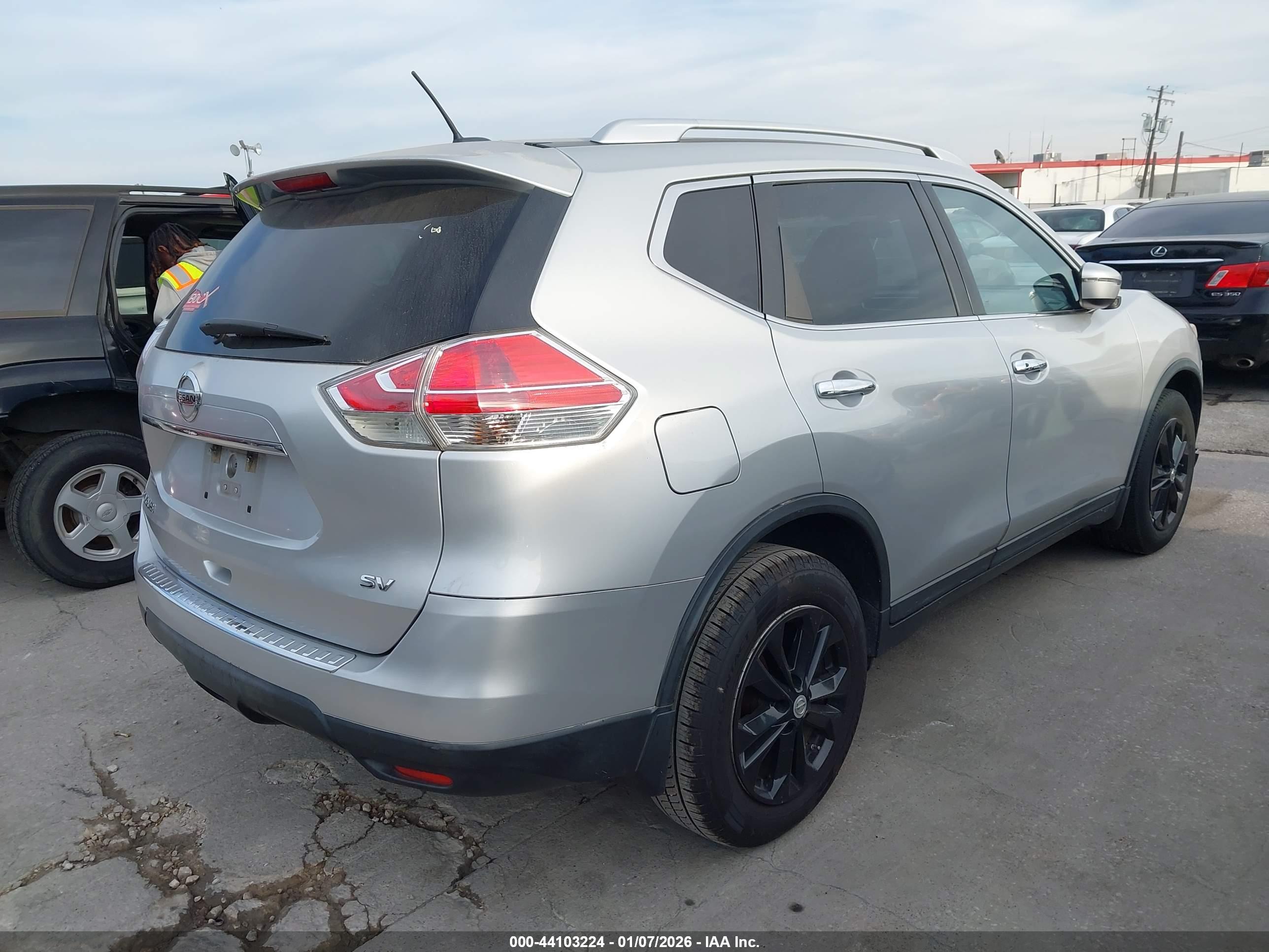 NISSAN ROGUE image 4