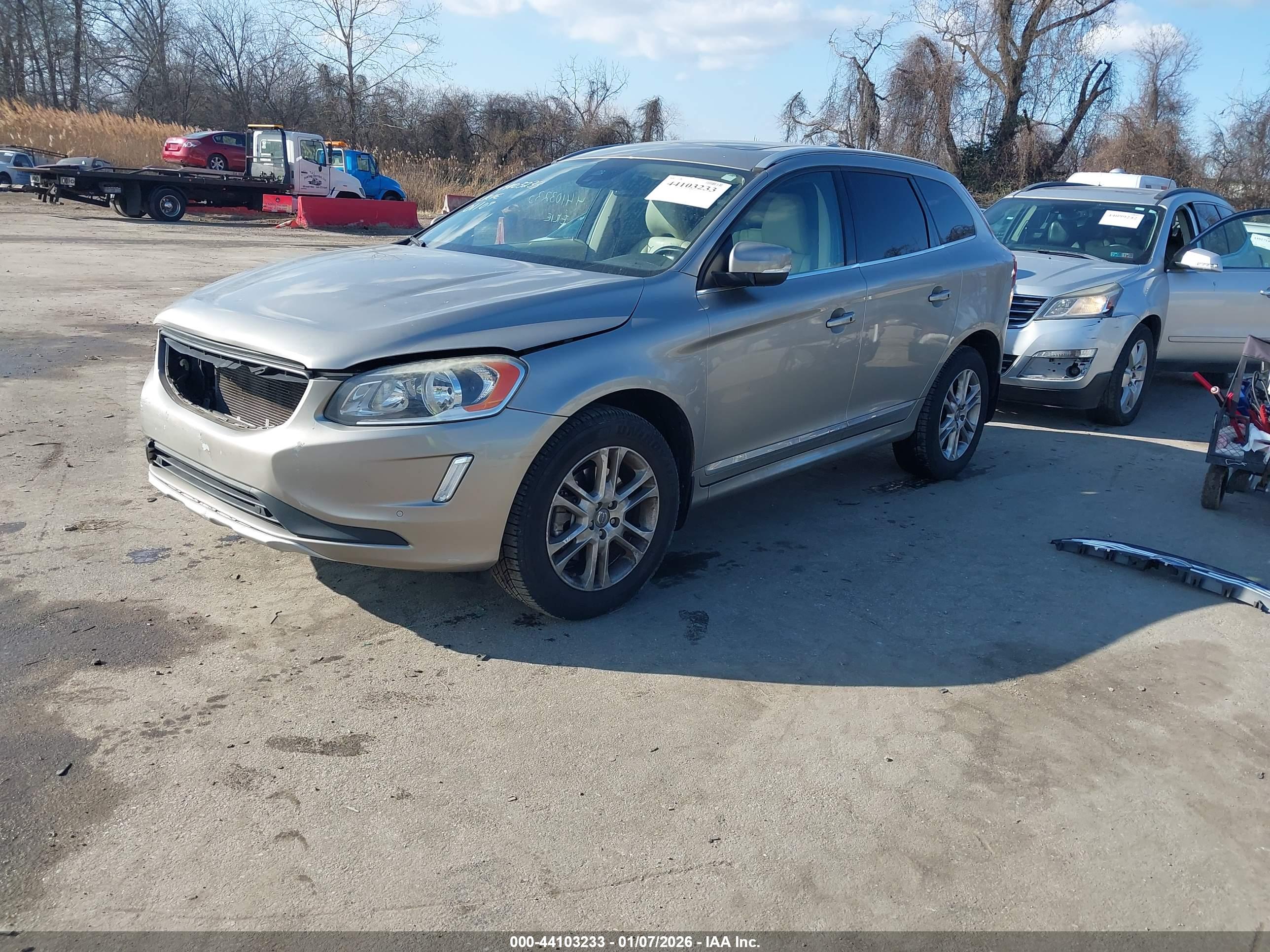 VOLVO XC60 image 2