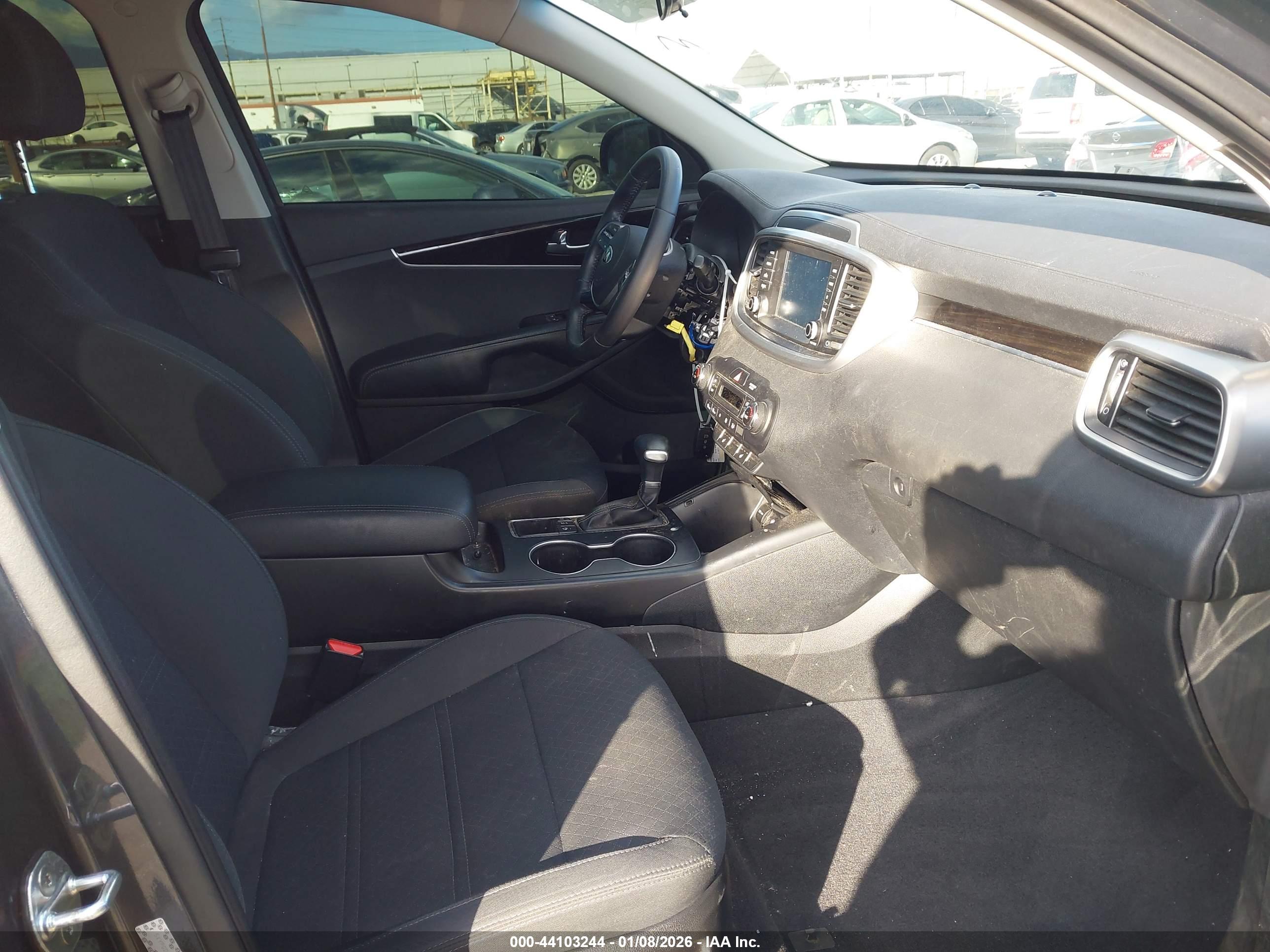 KIA SORENTO image 5