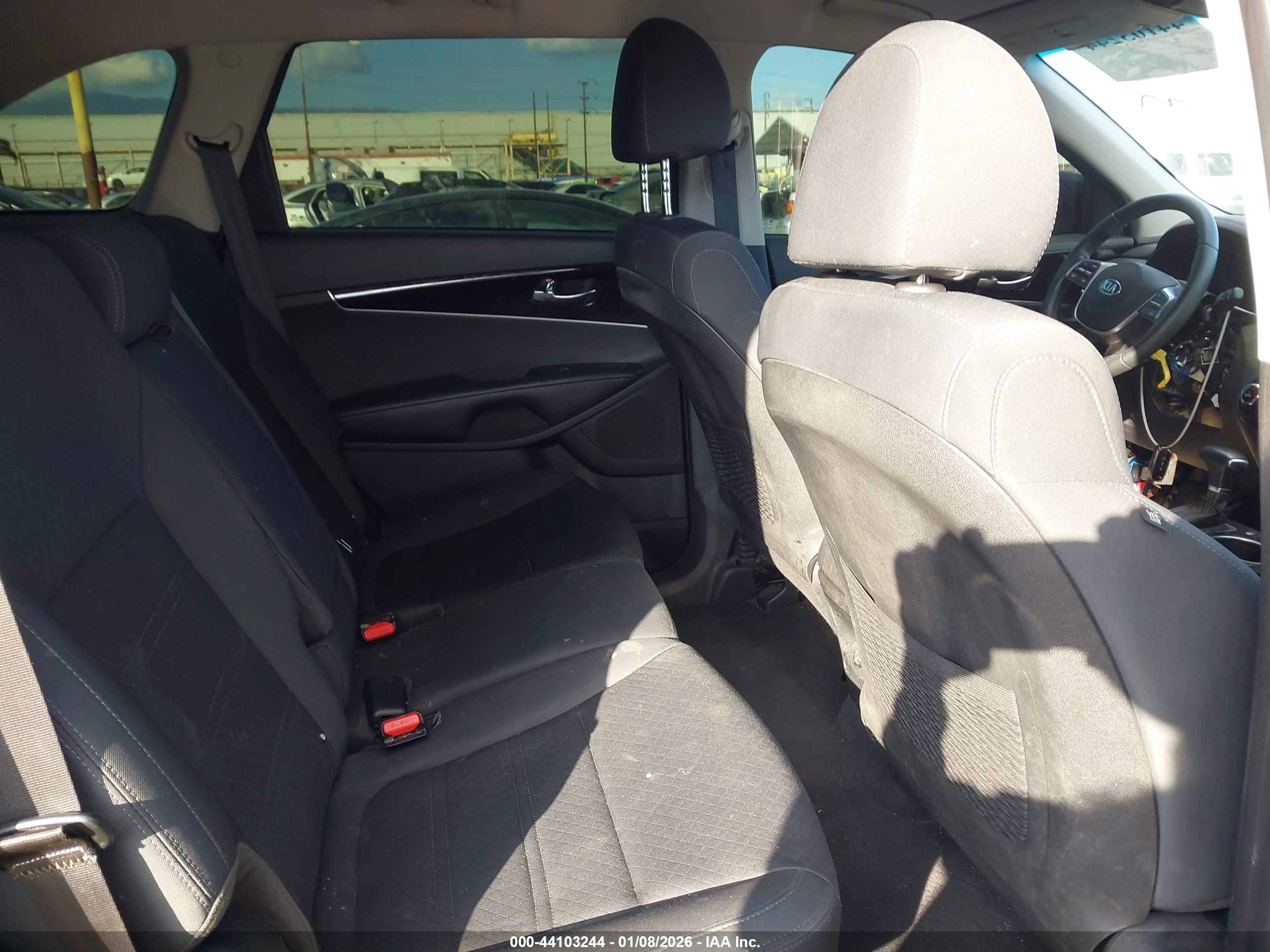 KIA SORENTO image 8