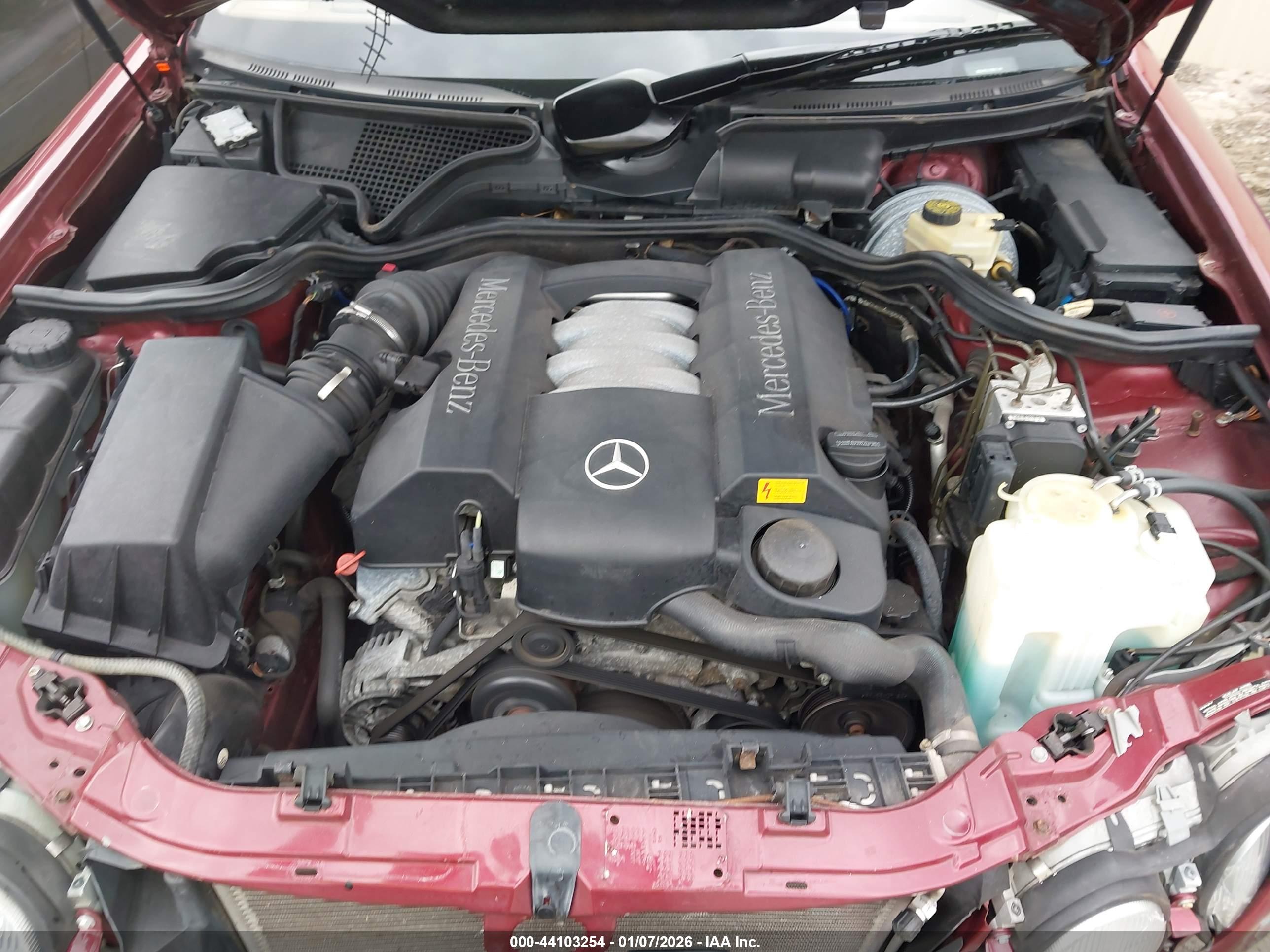 MERCEDES-BENZ E image 10
