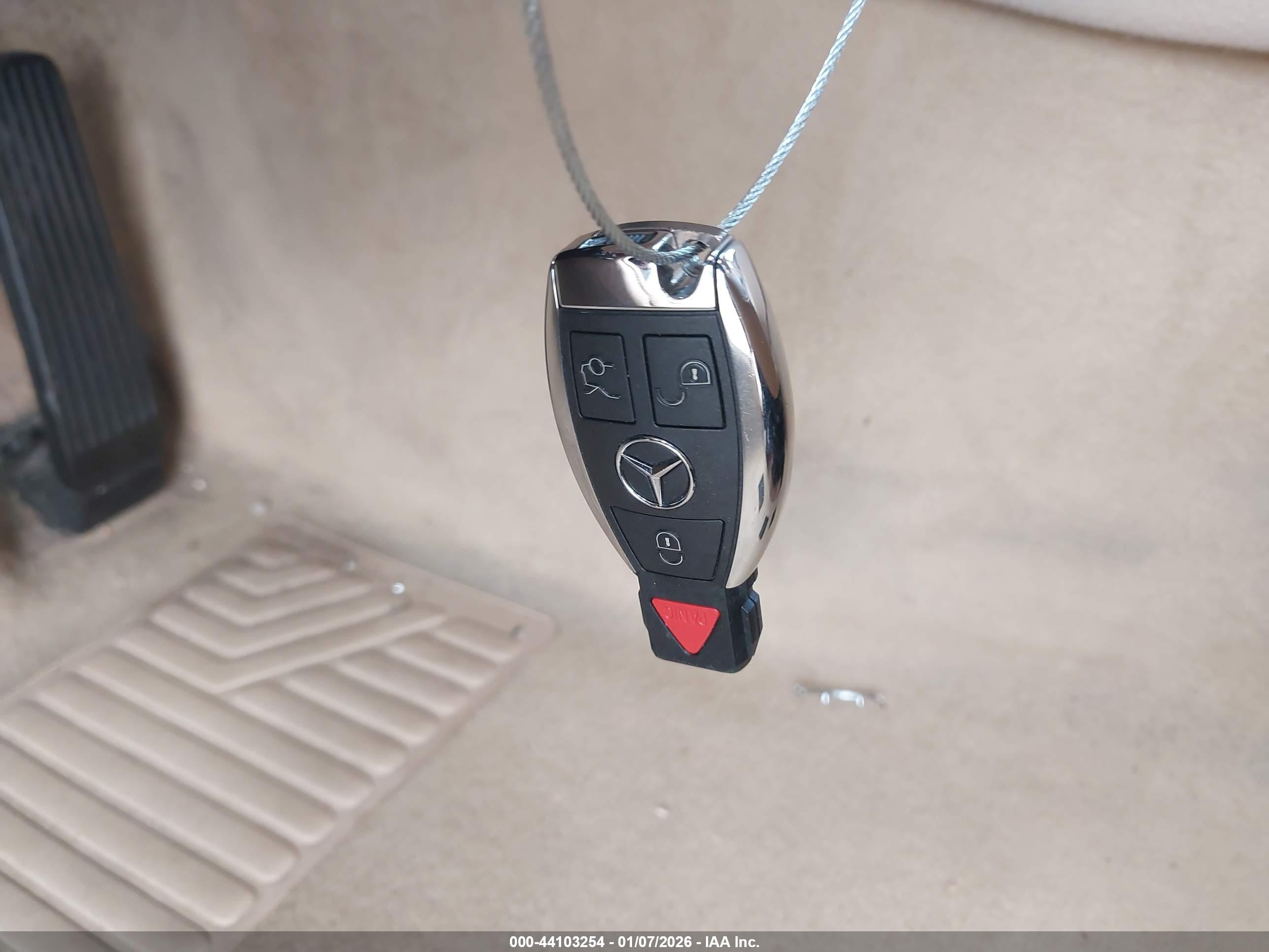 MERCEDES-BENZ E image 11
