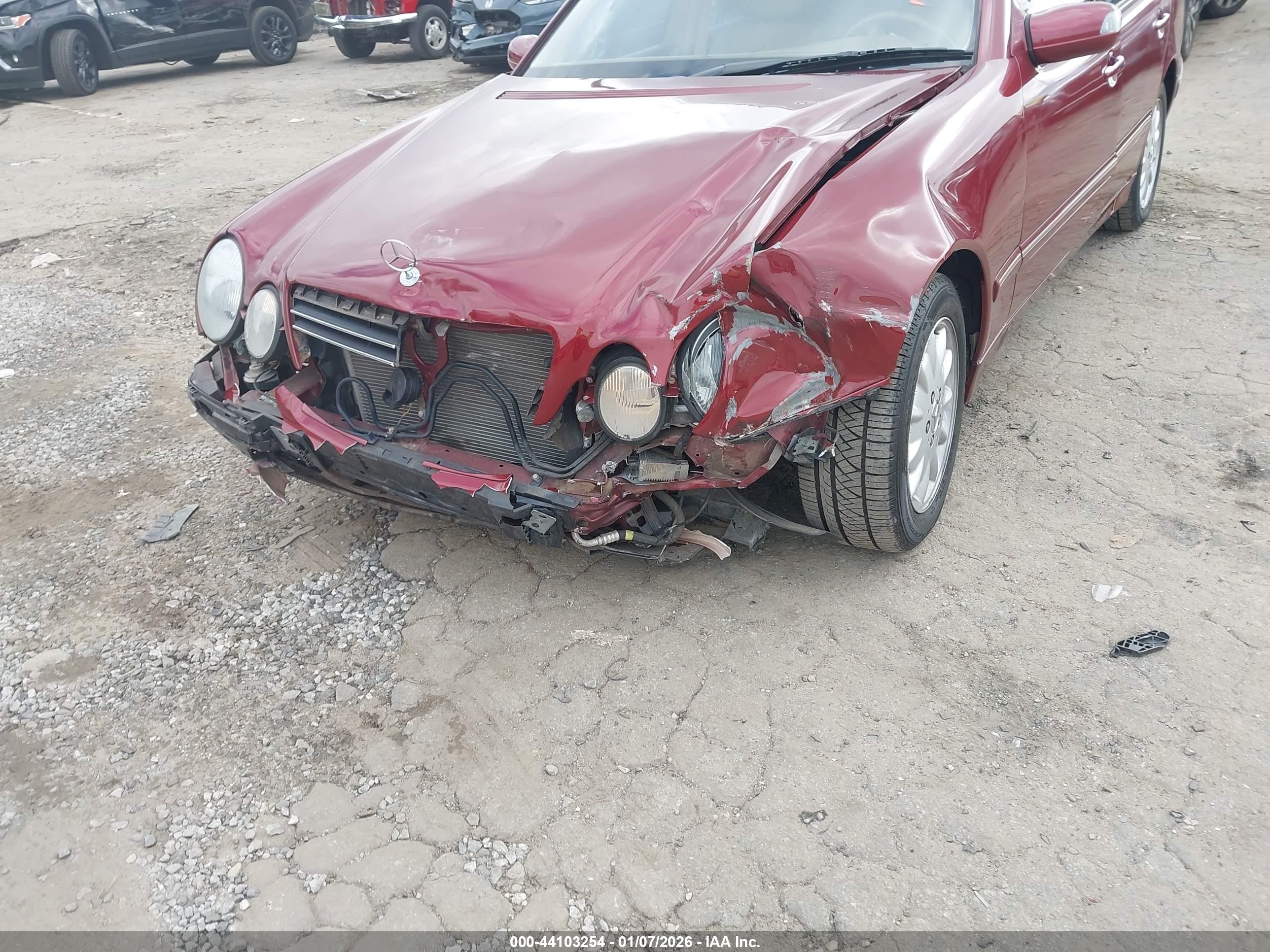 MERCEDES-BENZ E image 6