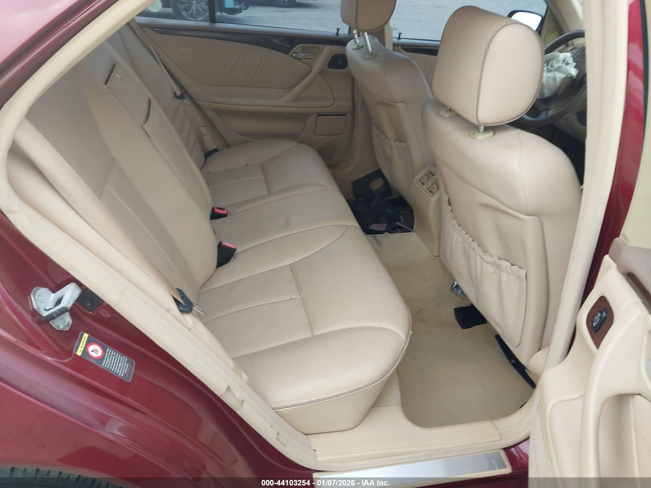 MERCEDES-BENZ E image 8