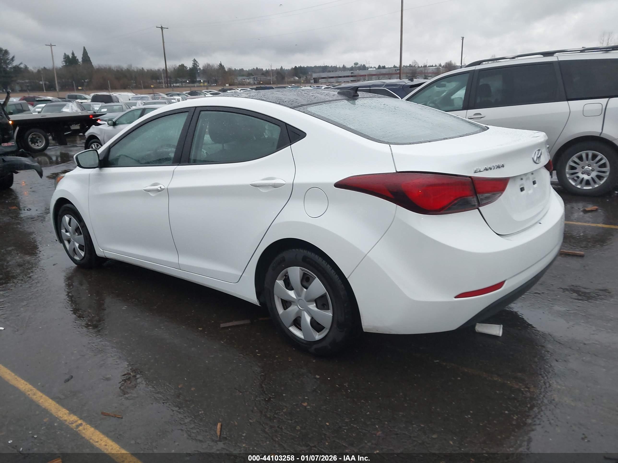 HYUNDAI ELANTRA image 3