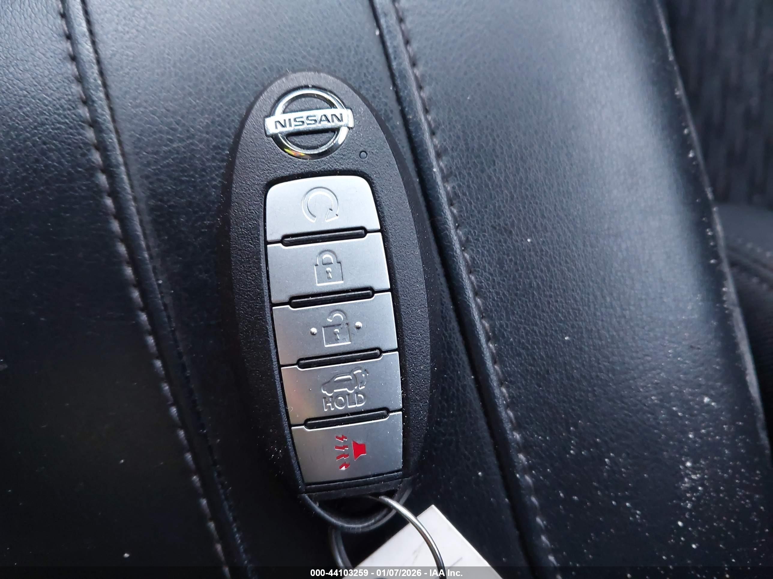 NISSAN ROGUE image 11