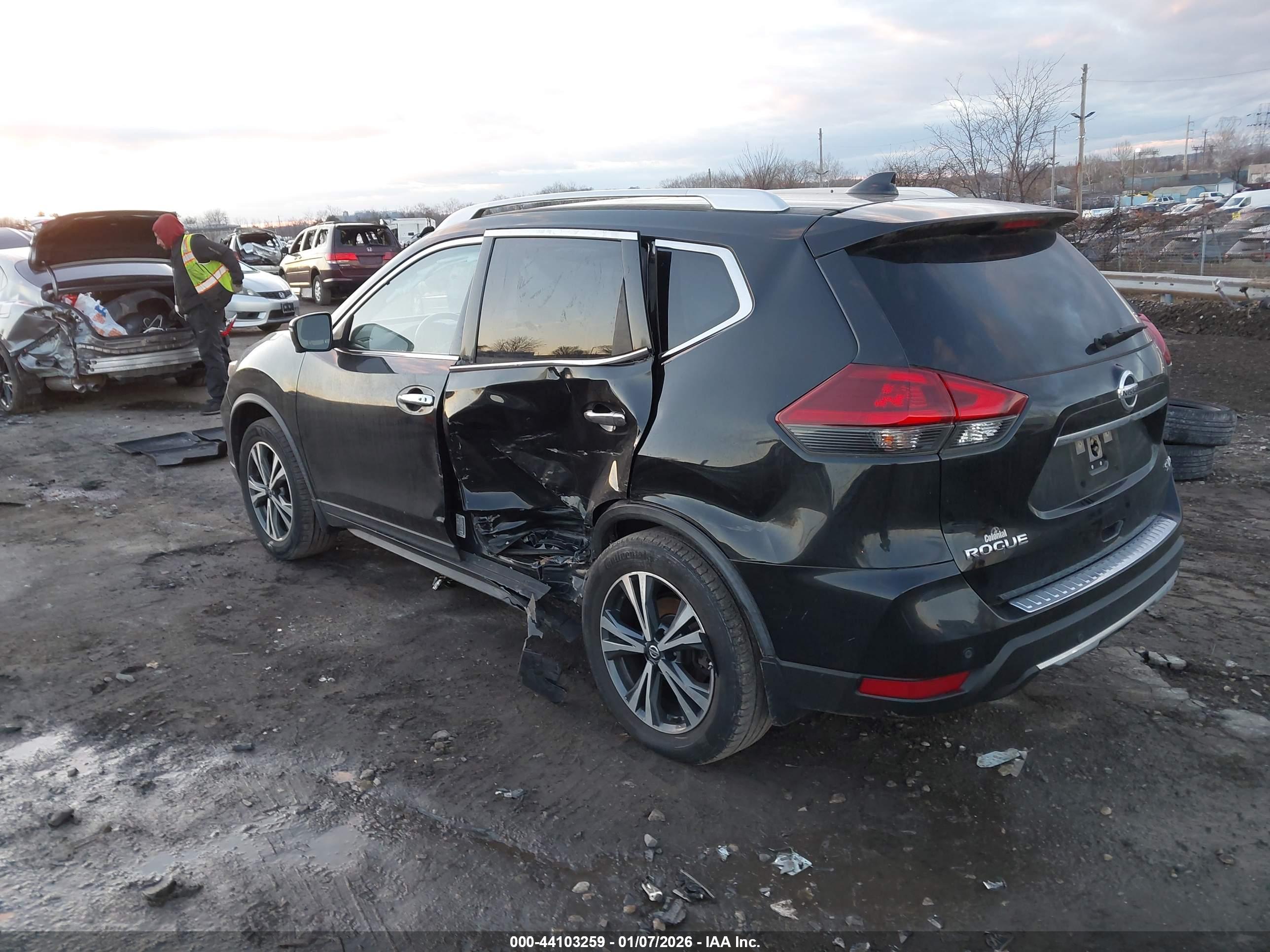 NISSAN ROGUE image 3