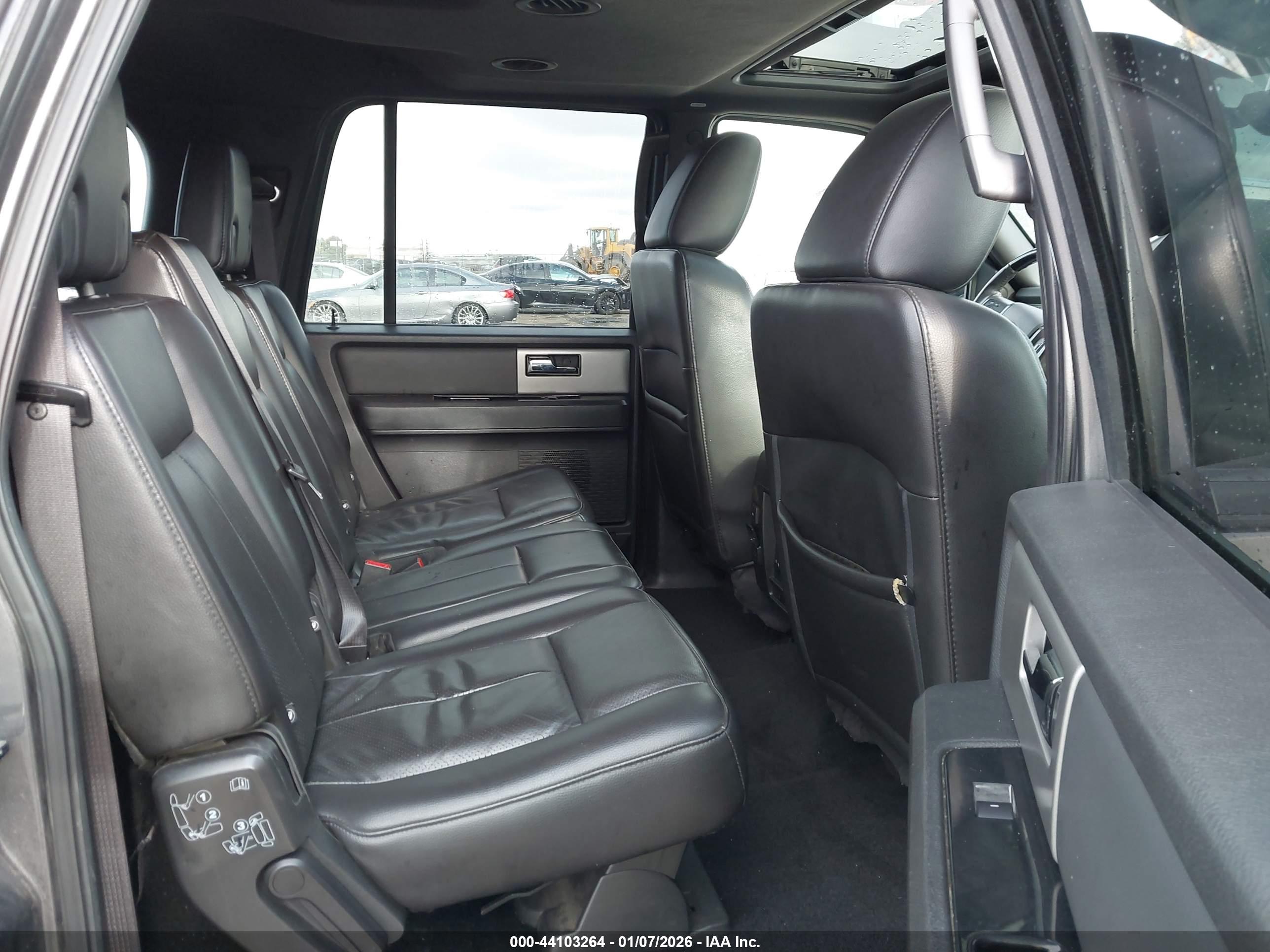FORD EXPEDITION image 8