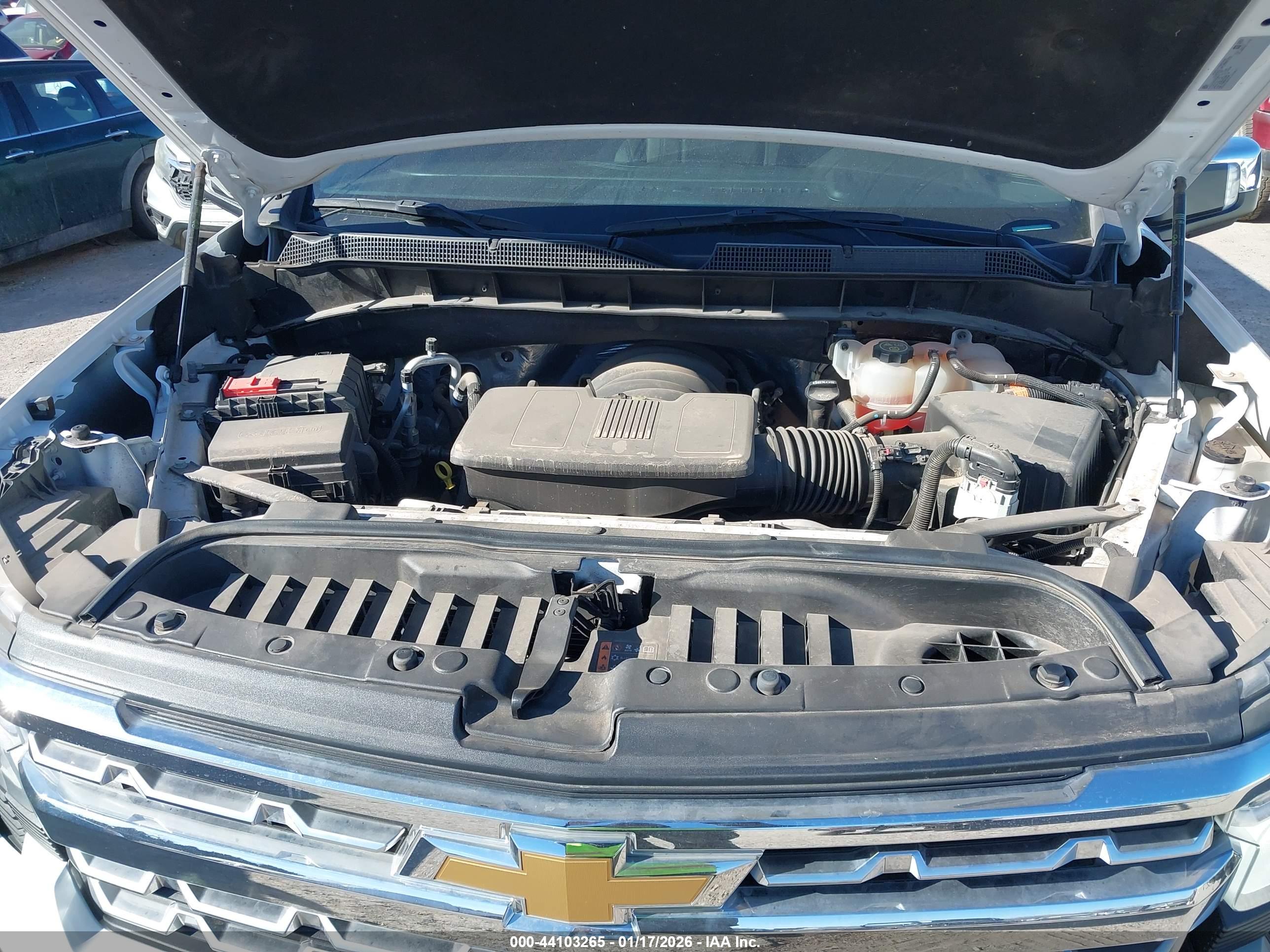 CHEVROLET SILVERADO image 10