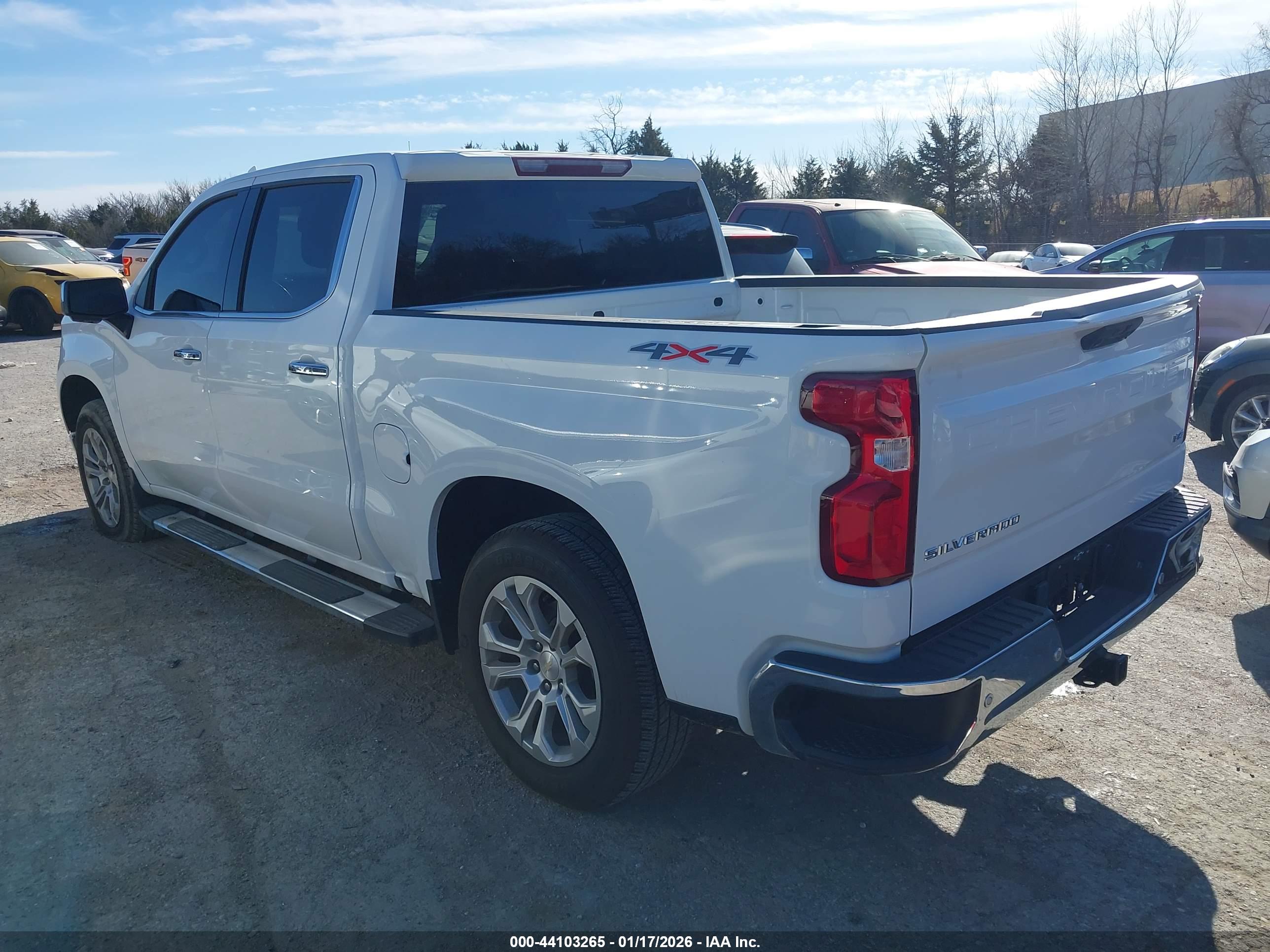 CHEVROLET SILVERADO image 3