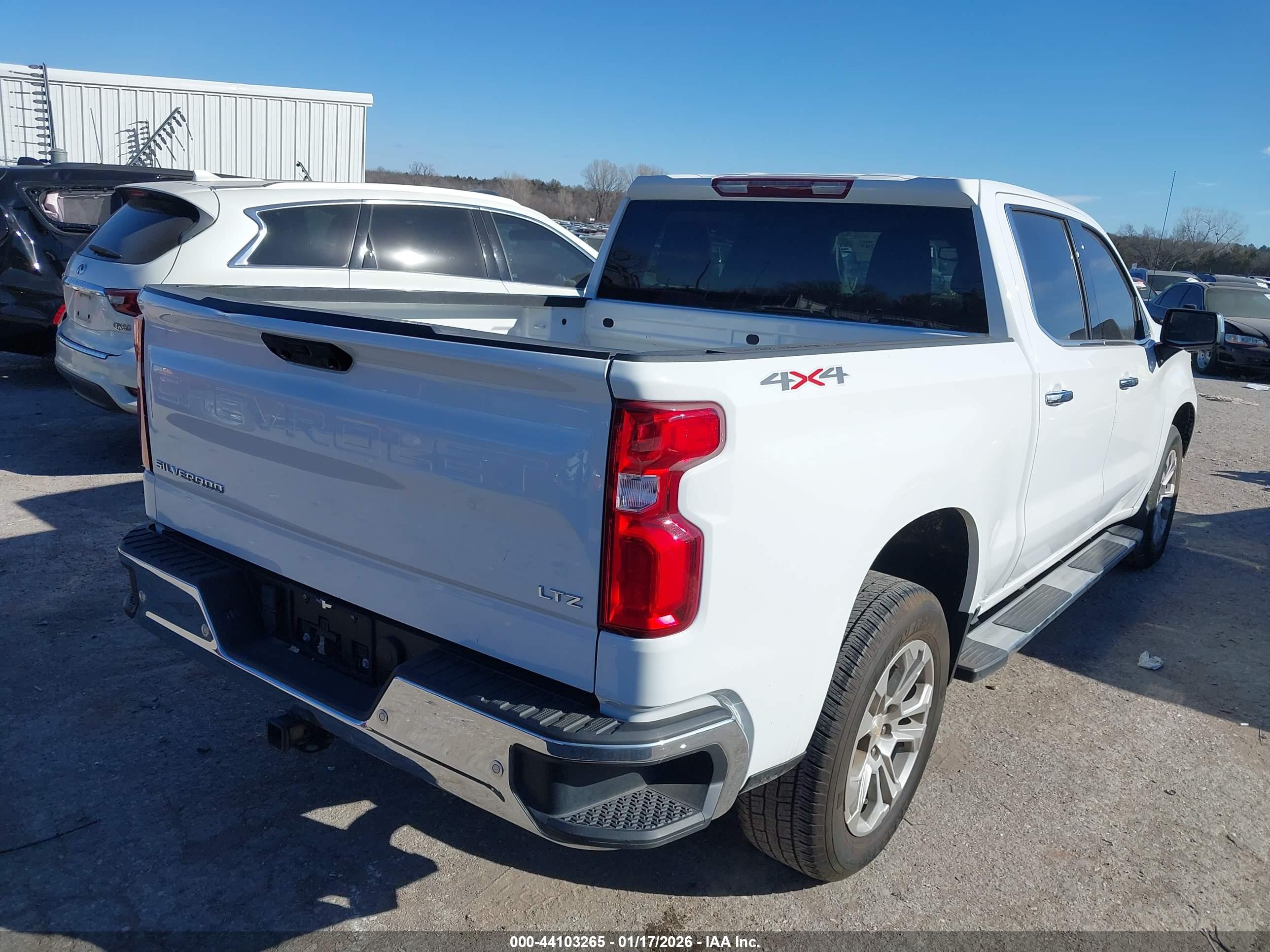 CHEVROLET SILVERADO image 4