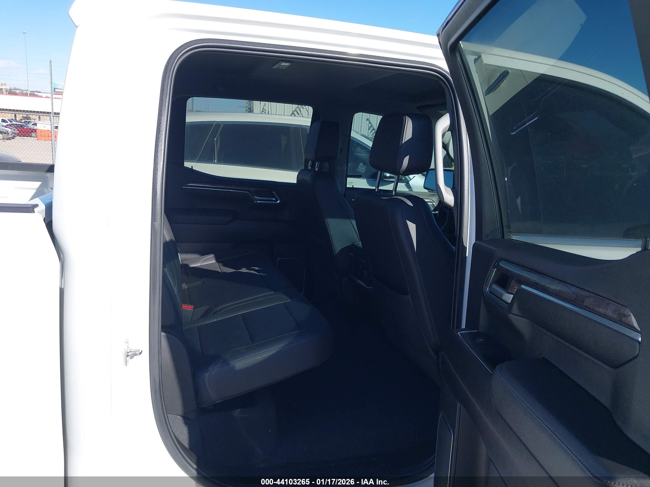 CHEVROLET SILVERADO image 8