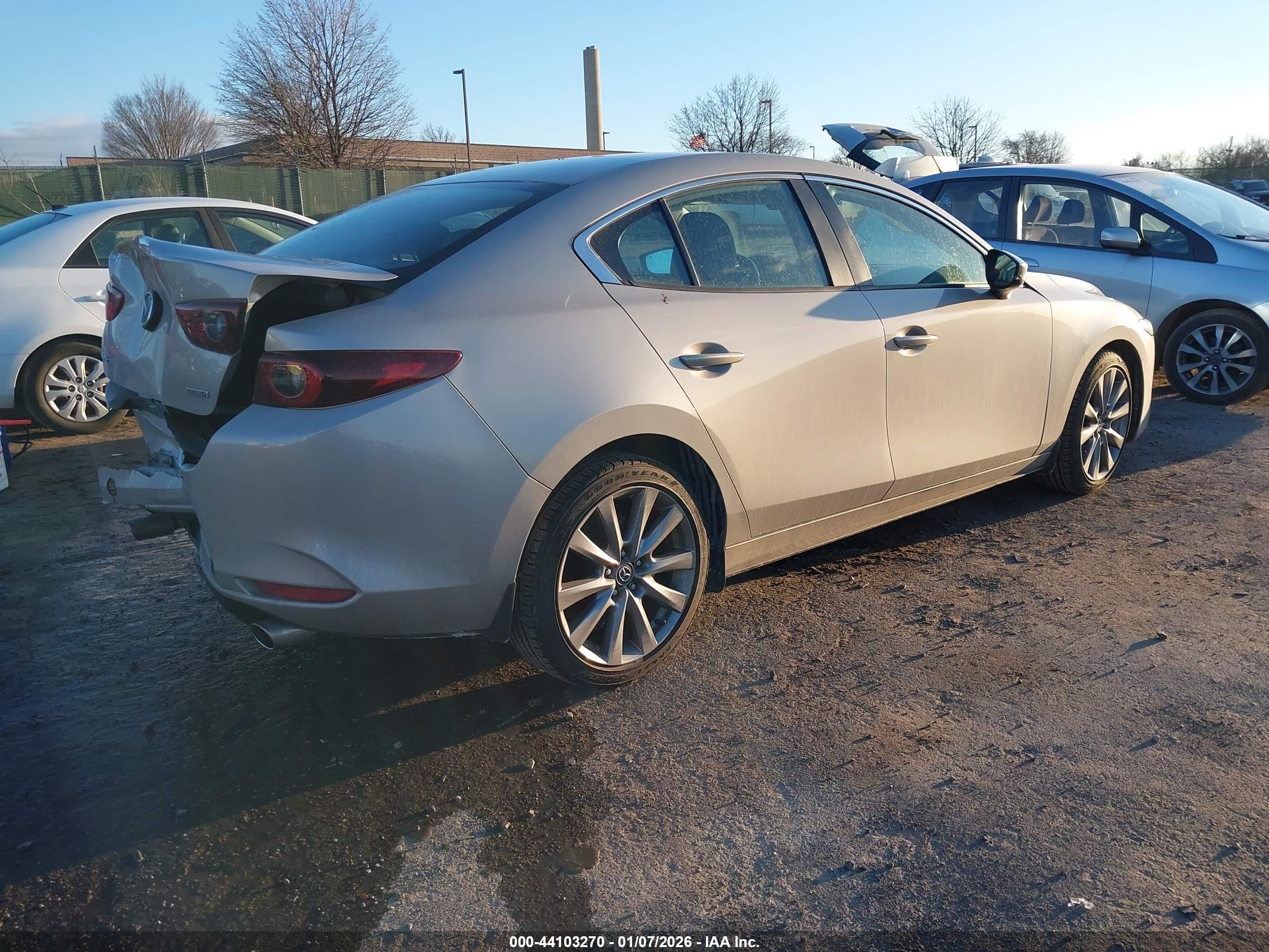 MAZDA MAZDA3 image 4