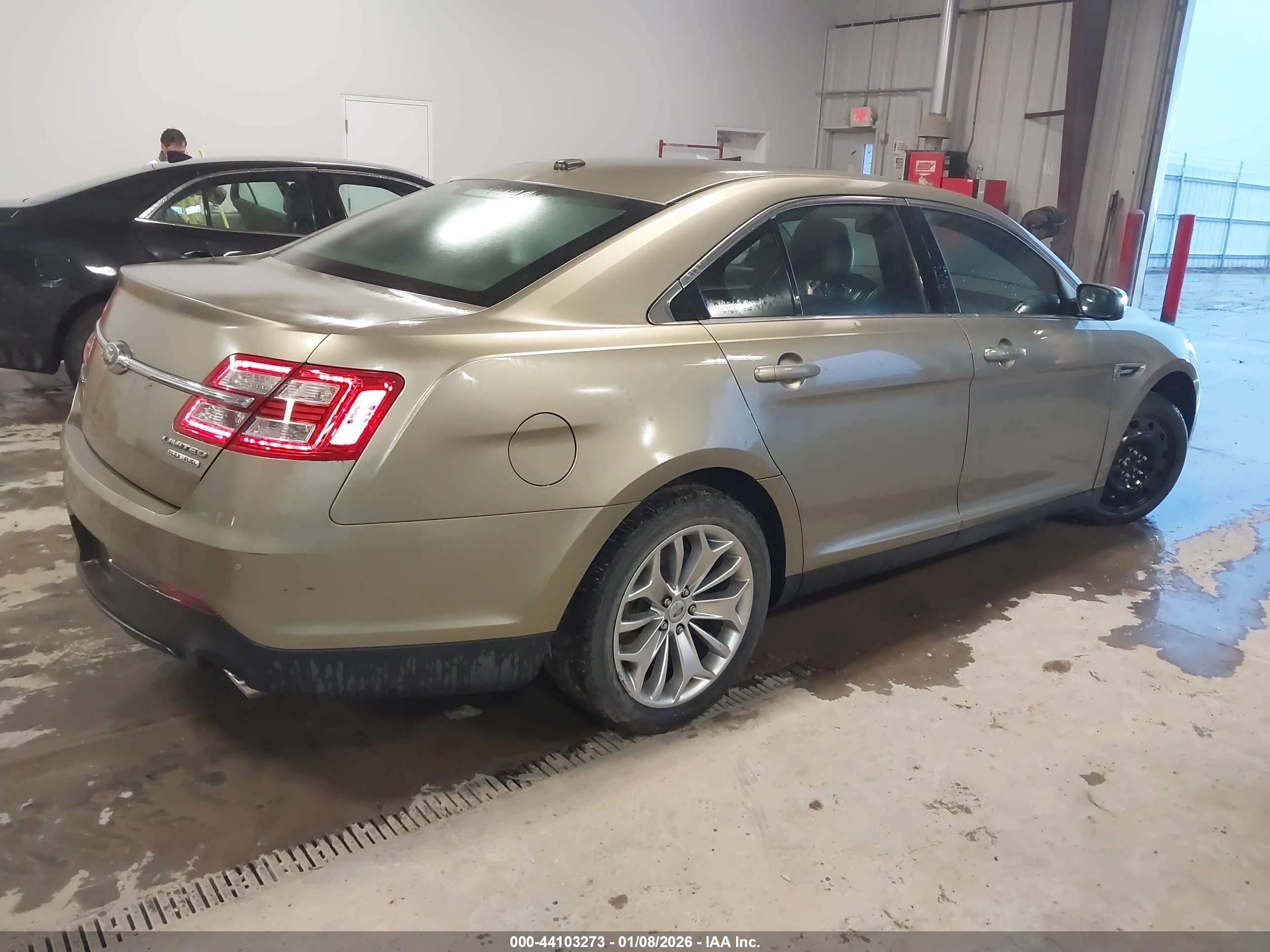 FORD TAURUS image 4