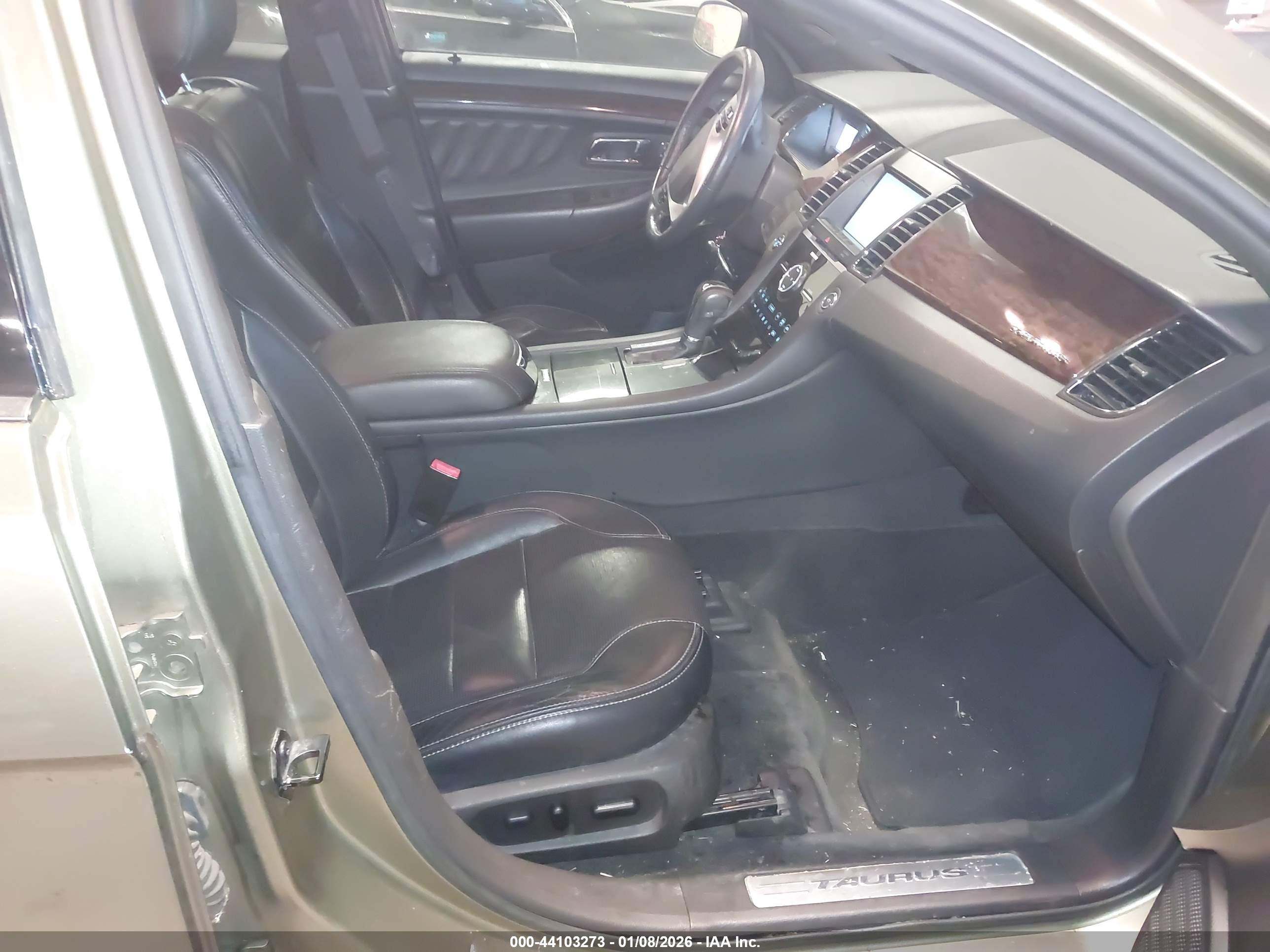 FORD TAURUS image 5