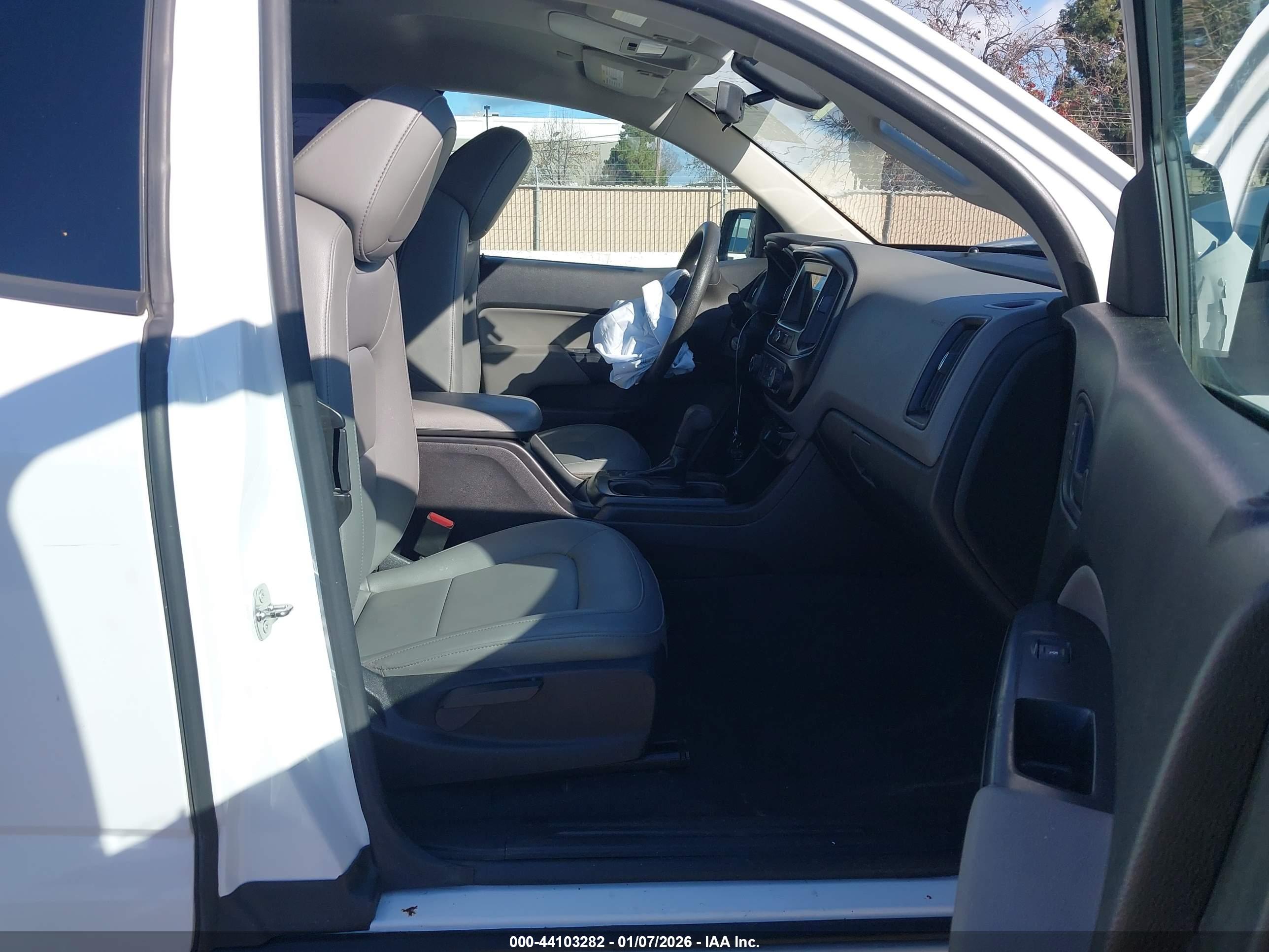 CHEVROLET COLORADO image 5