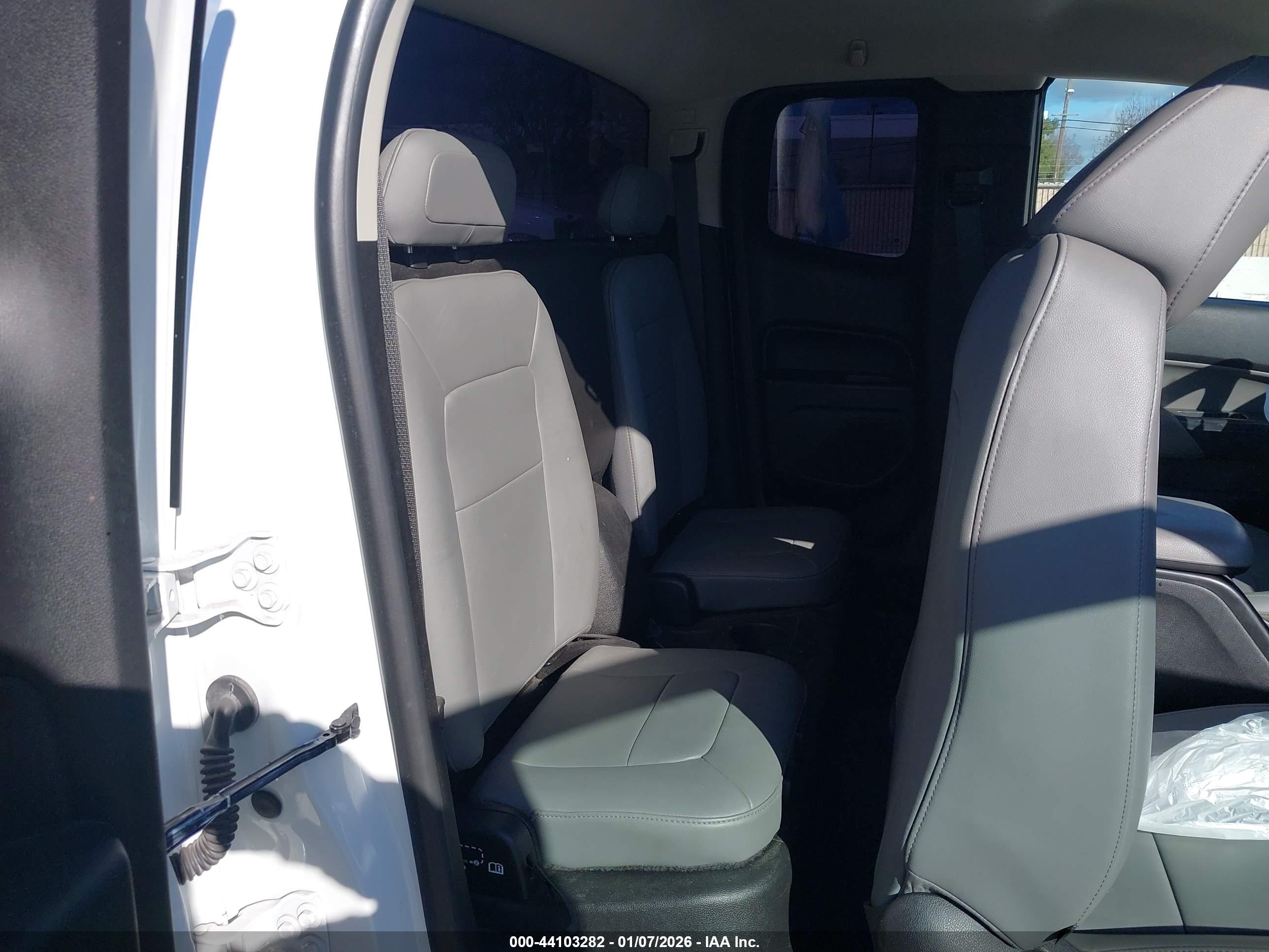 CHEVROLET COLORADO image 8