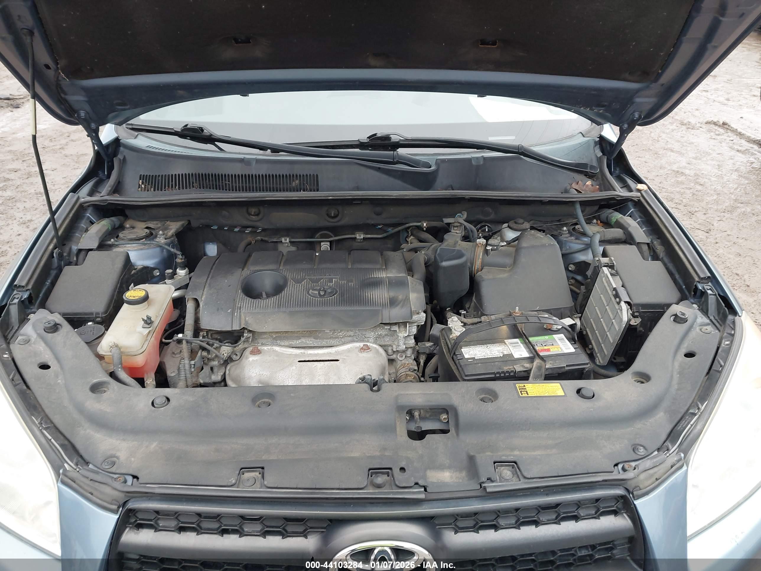 TOYOTA RAV4 image 10