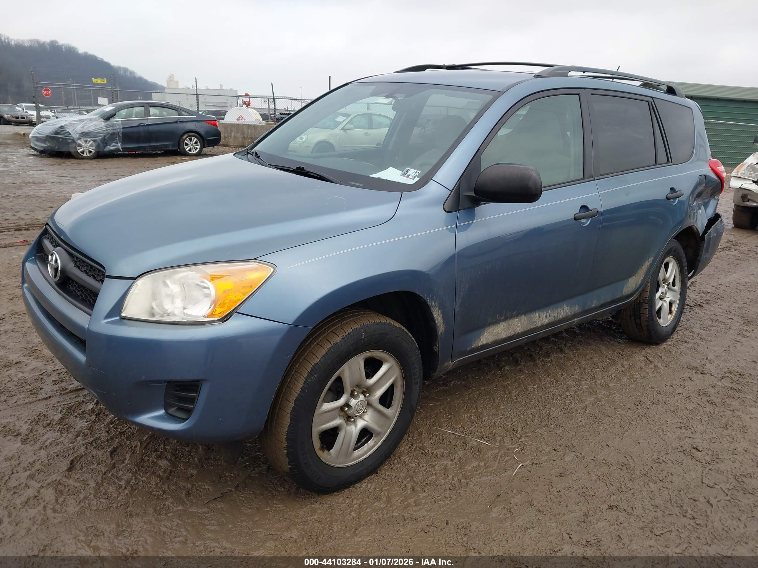 TOYOTA RAV4 image 2