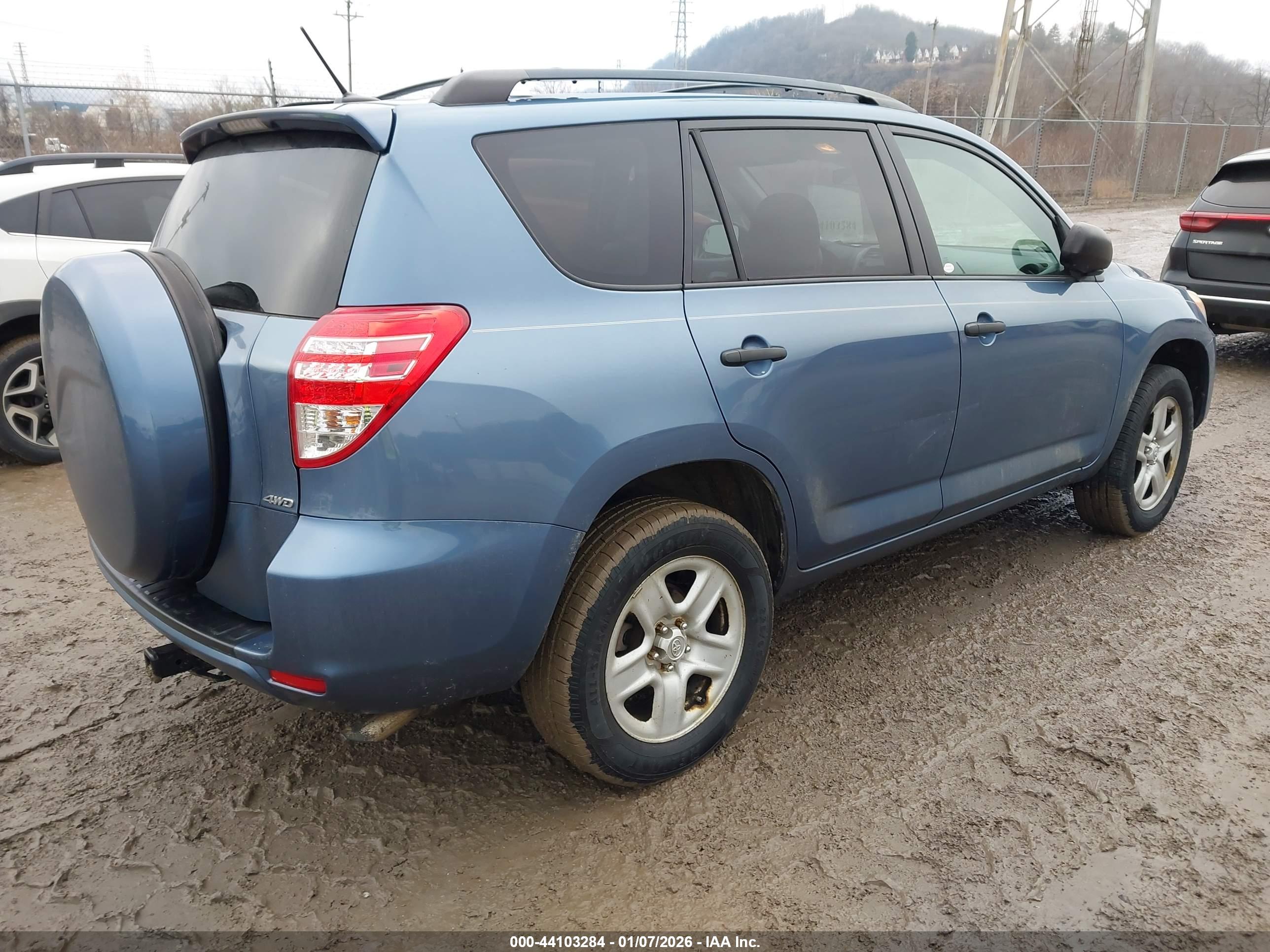 TOYOTA RAV4 image 4