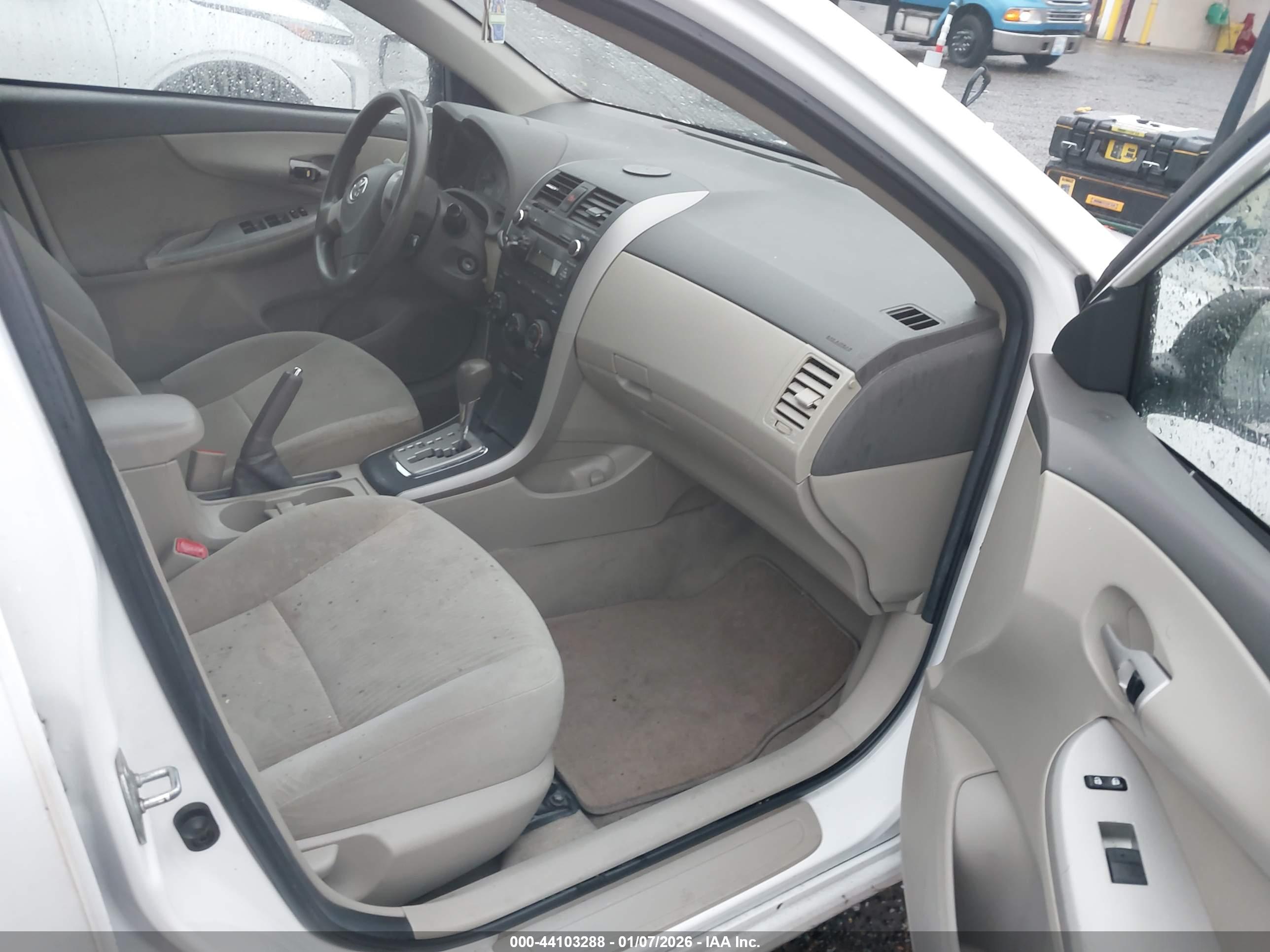 TOYOTA COROLLA image 5