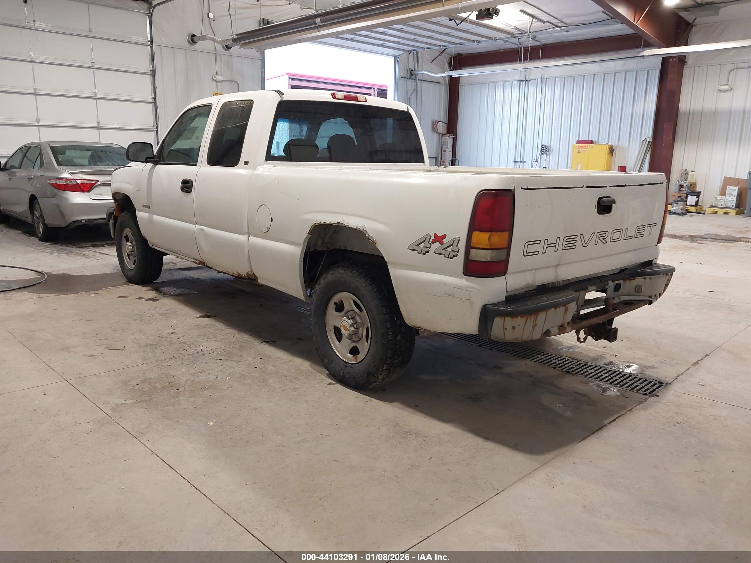 CHEVROLET SILVERADO image 3