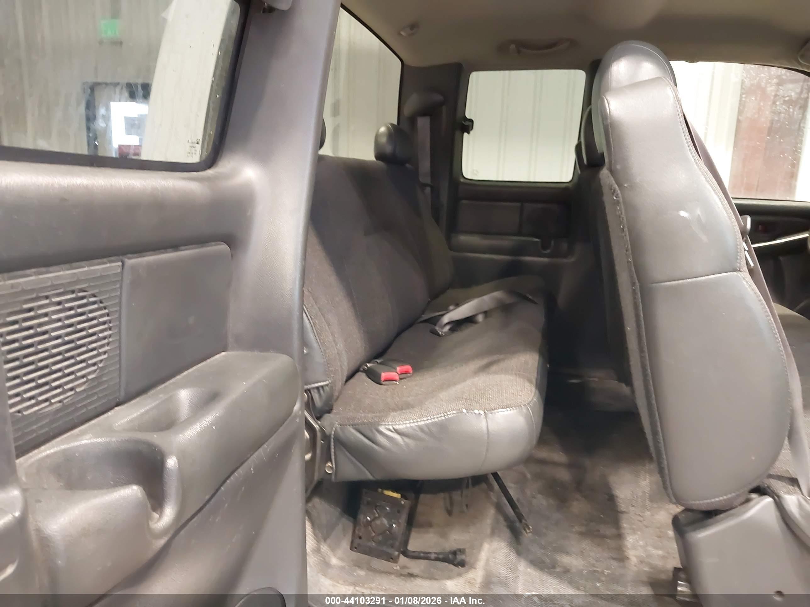 CHEVROLET SILVERADO image 8