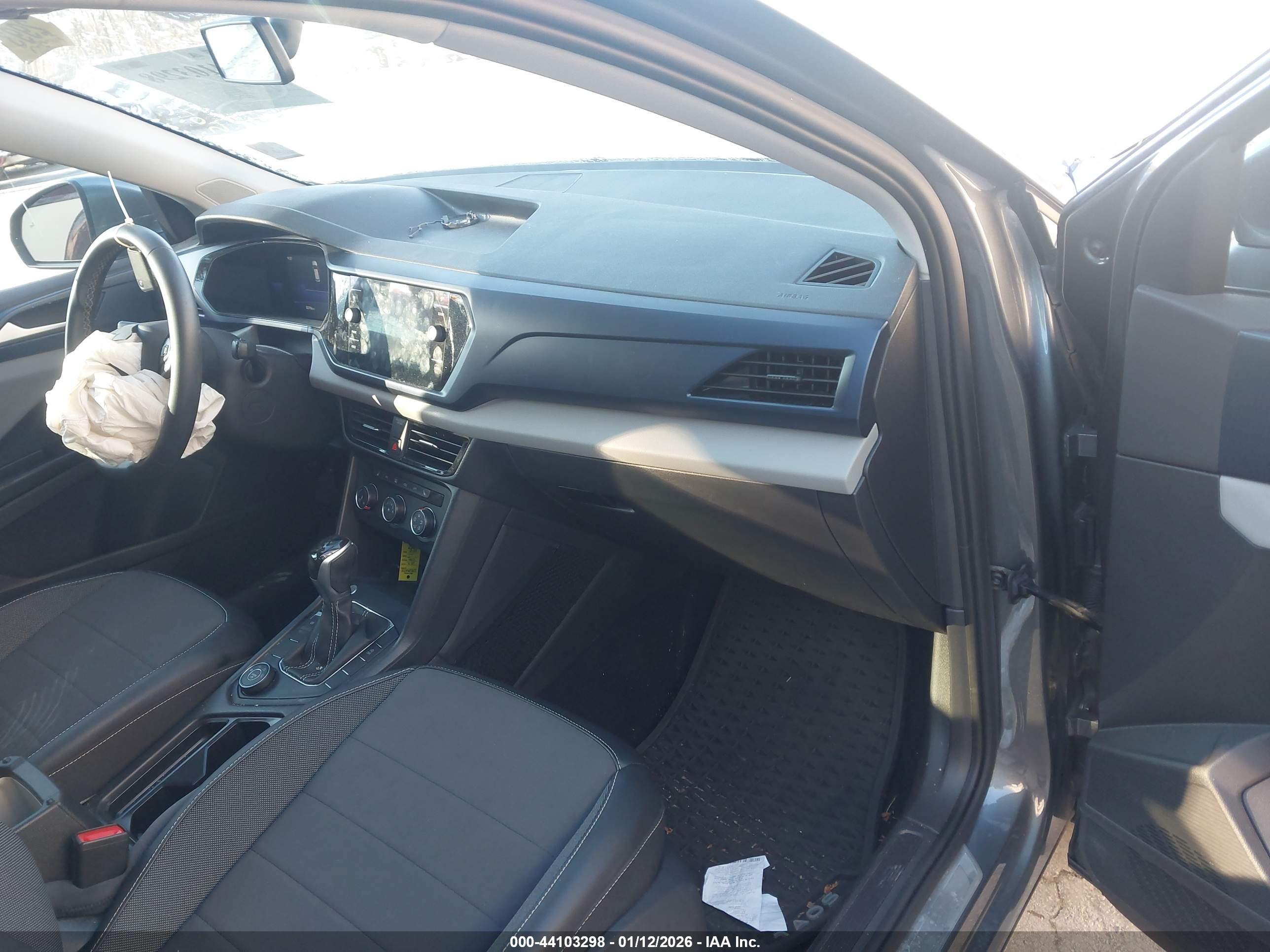 VOLKSWAGEN TAOS image 5