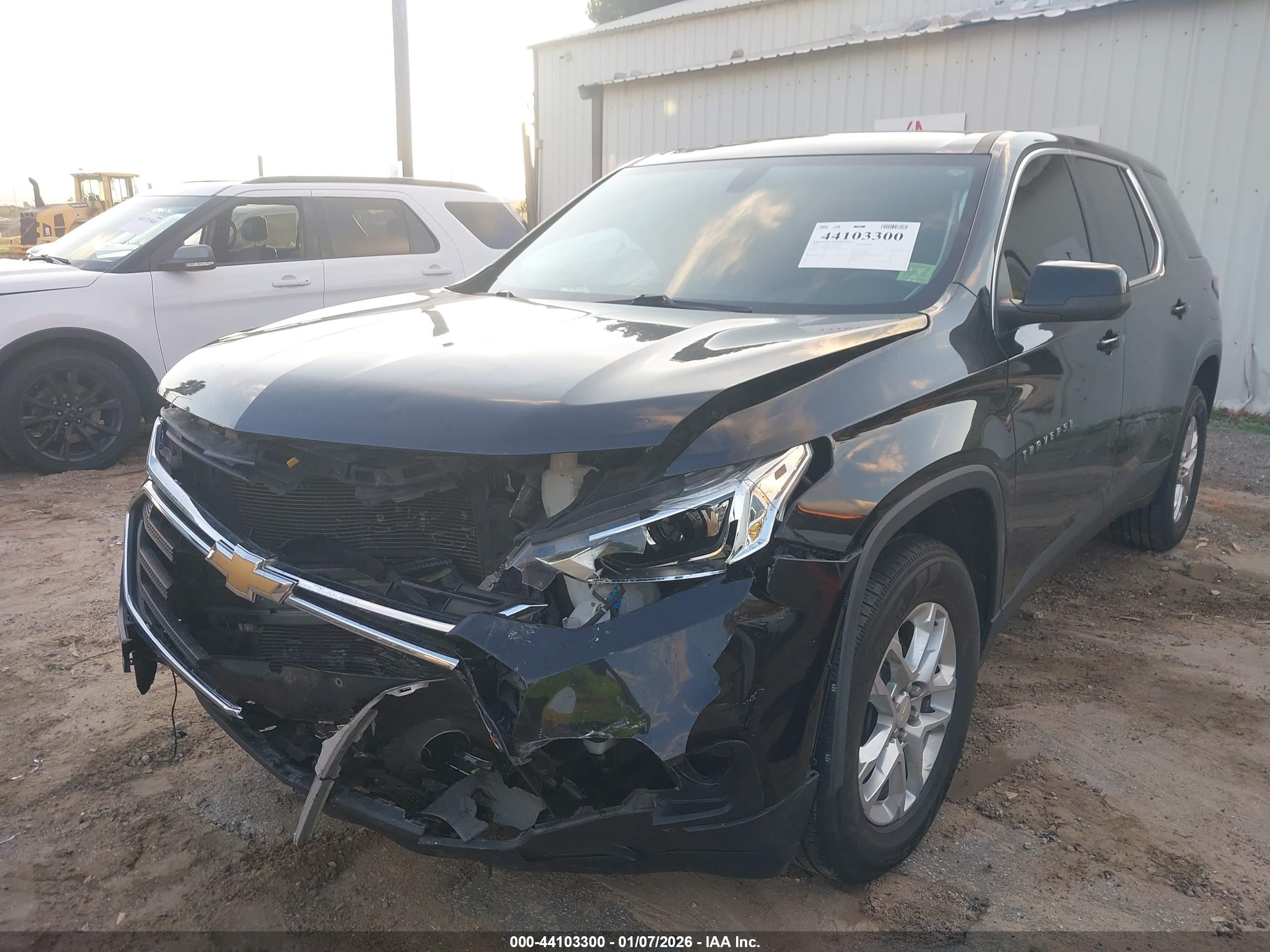 CHEVROLET TRAVERSE image 2