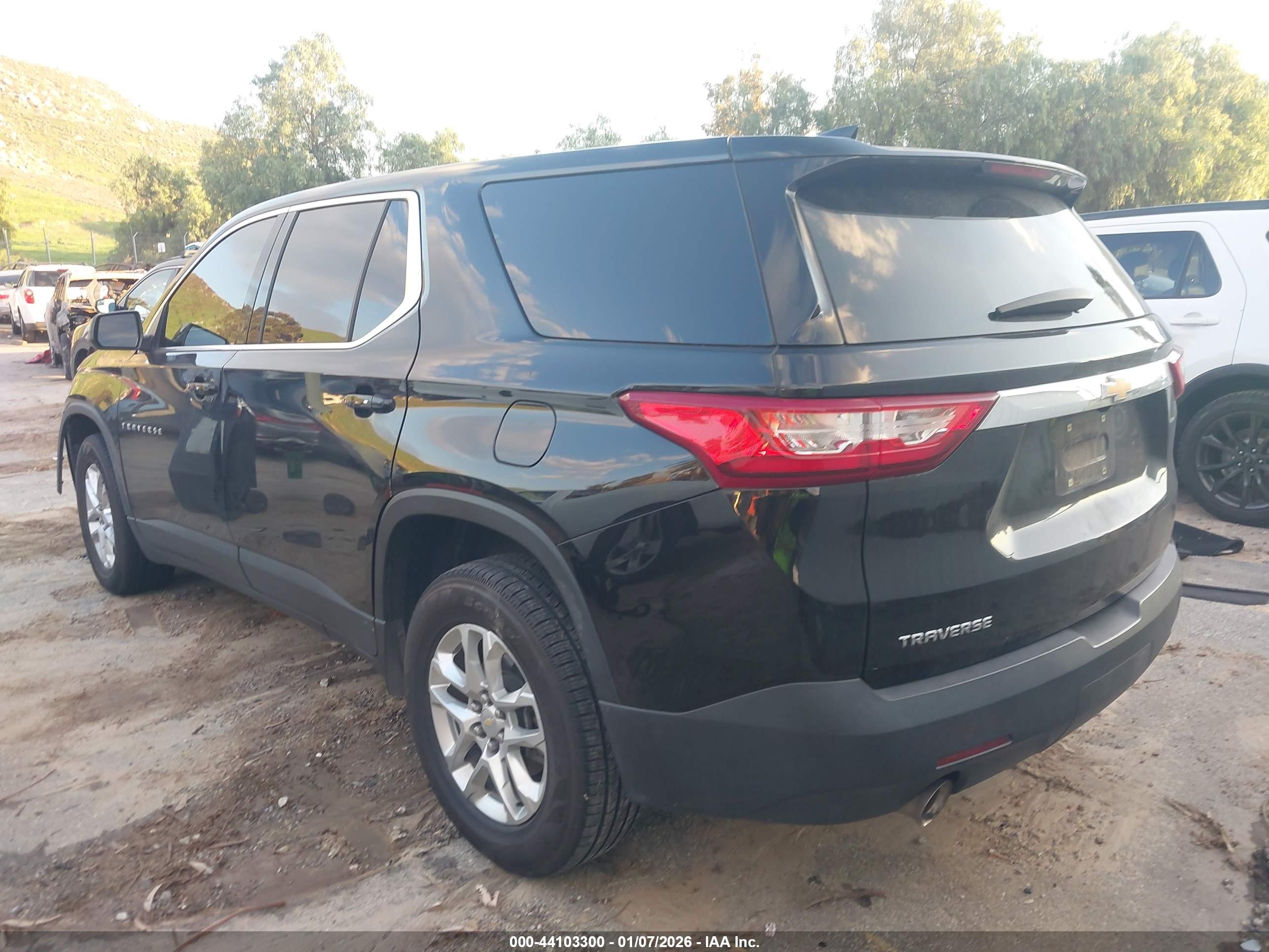 CHEVROLET TRAVERSE image 3