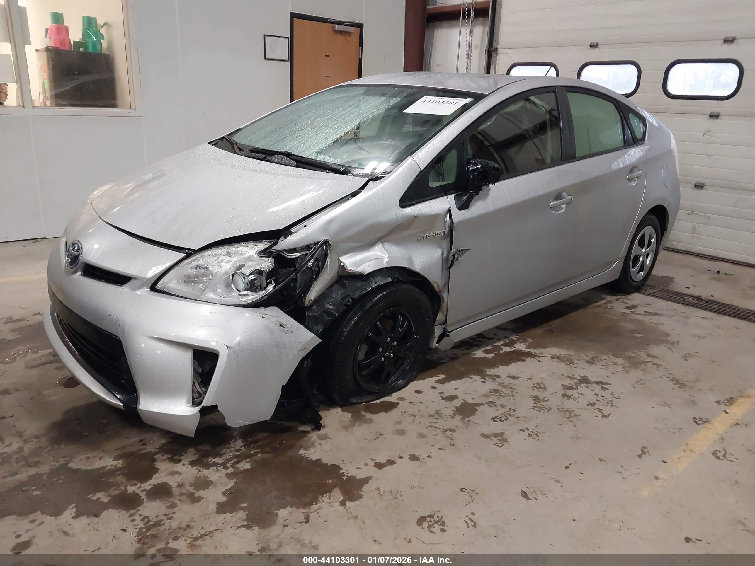 TOYOTA PRIUS image 2