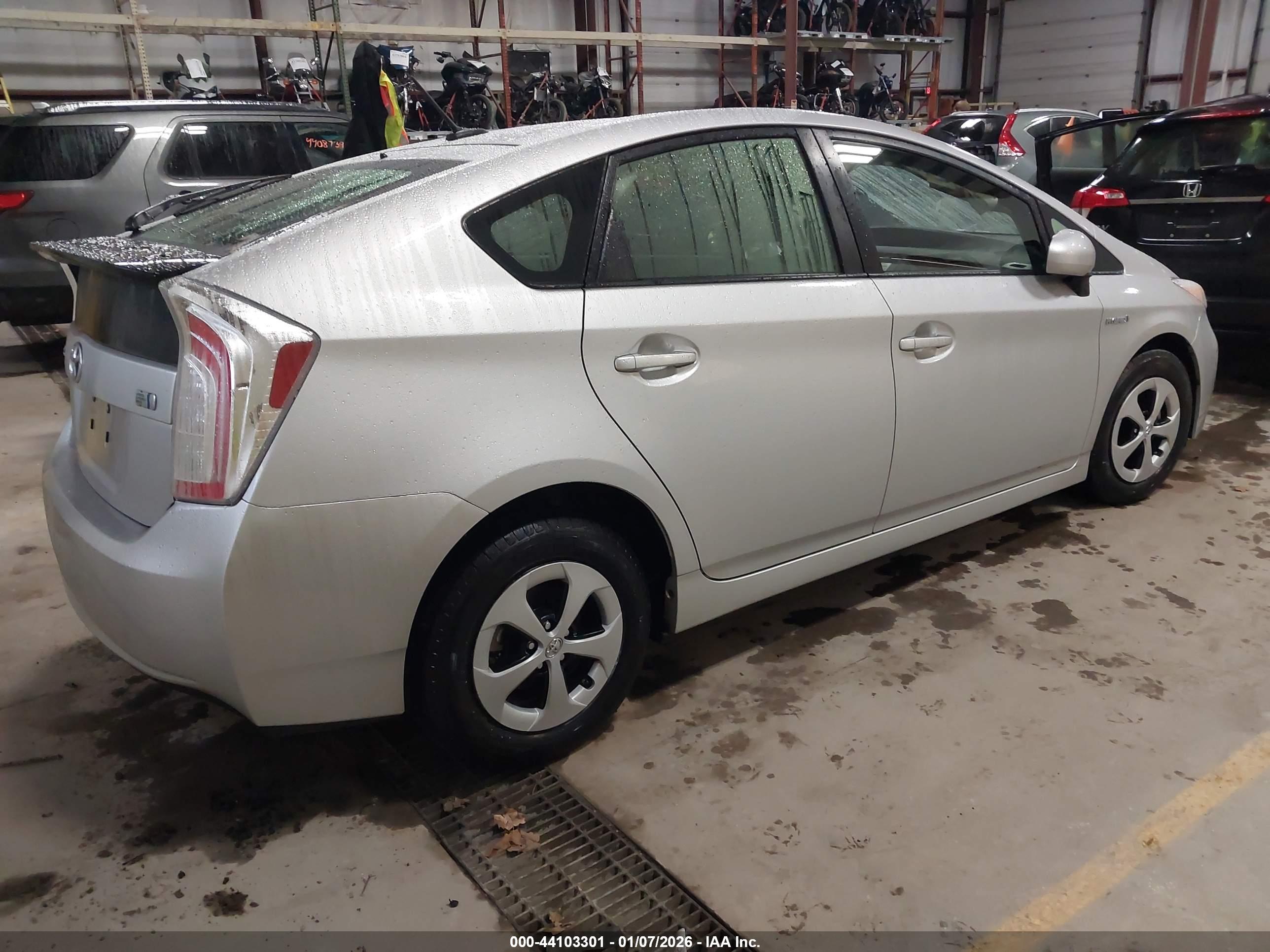 TOYOTA PRIUS image 4