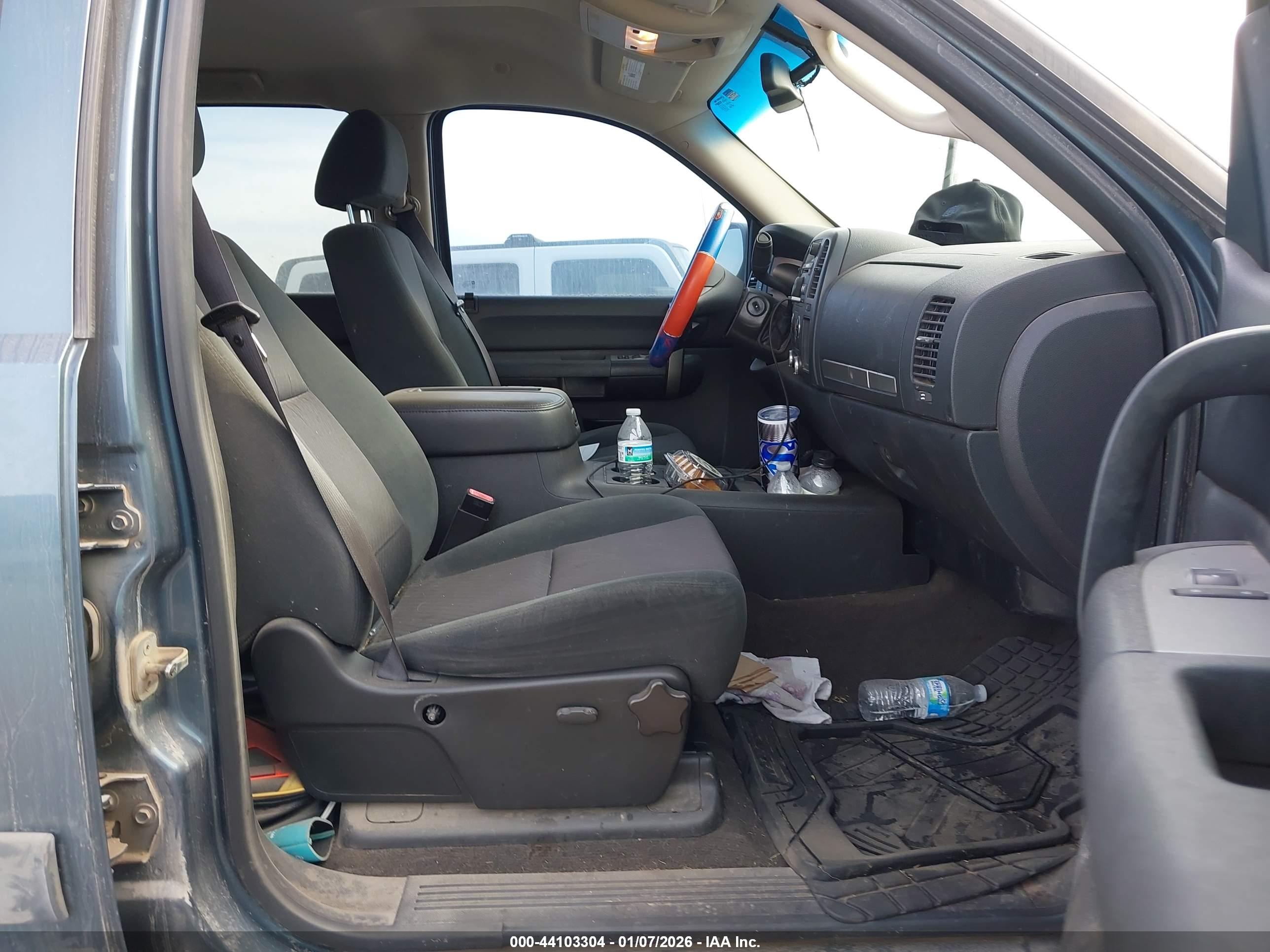 CHEVROLET SILVERADO image 5