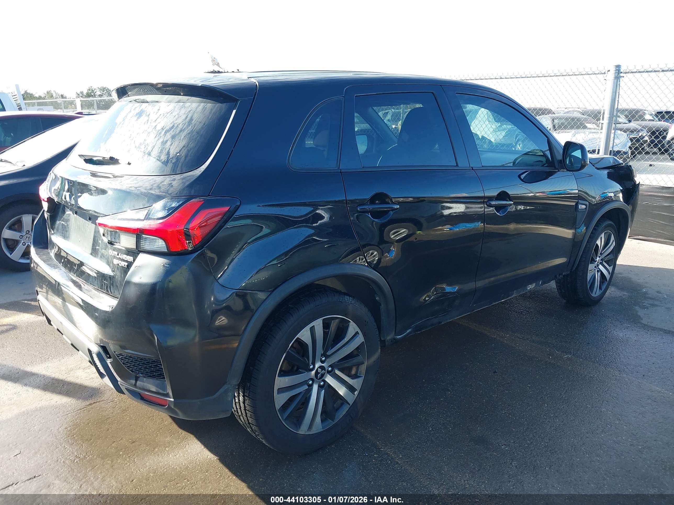 MITSUBISHI OUTLANDER image 4