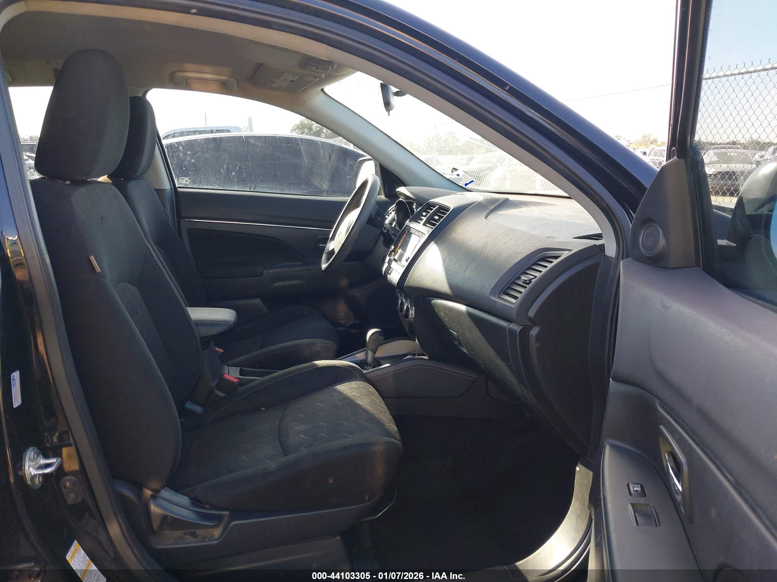 MITSUBISHI OUTLANDER image 5