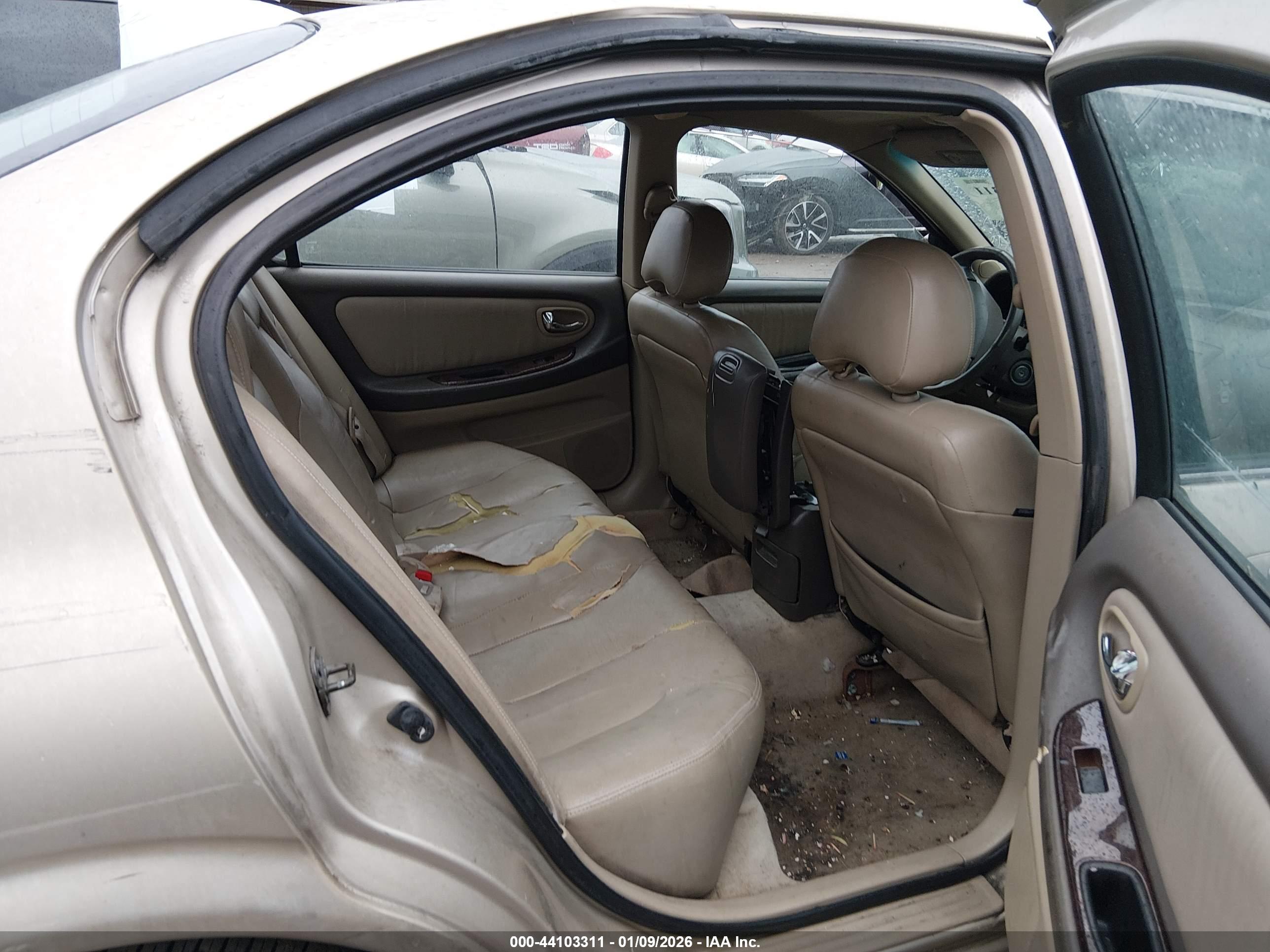 NISSAN MAXIMA image 8