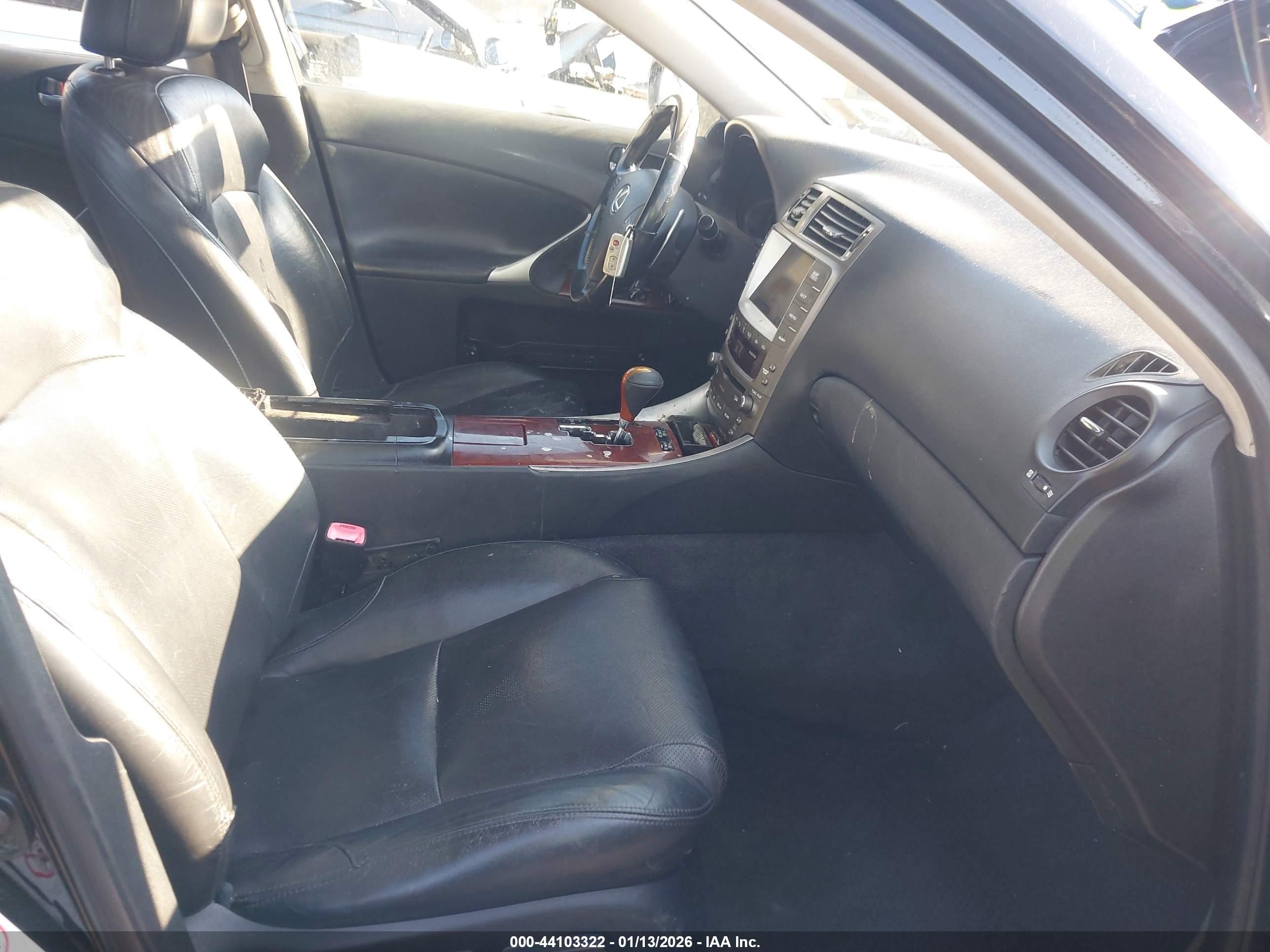 LEXUS IS image 5