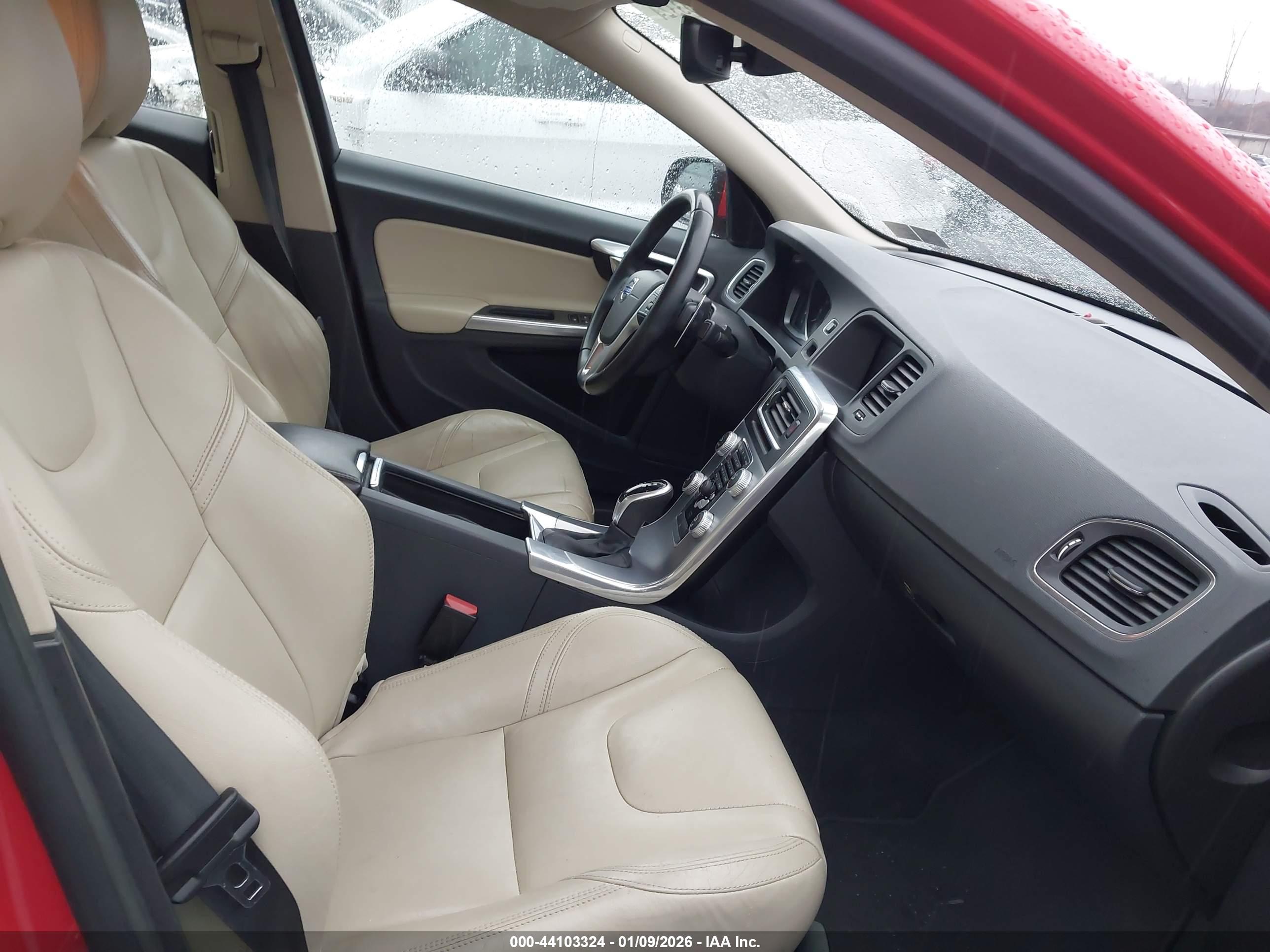 VOLVO S60 image 5
