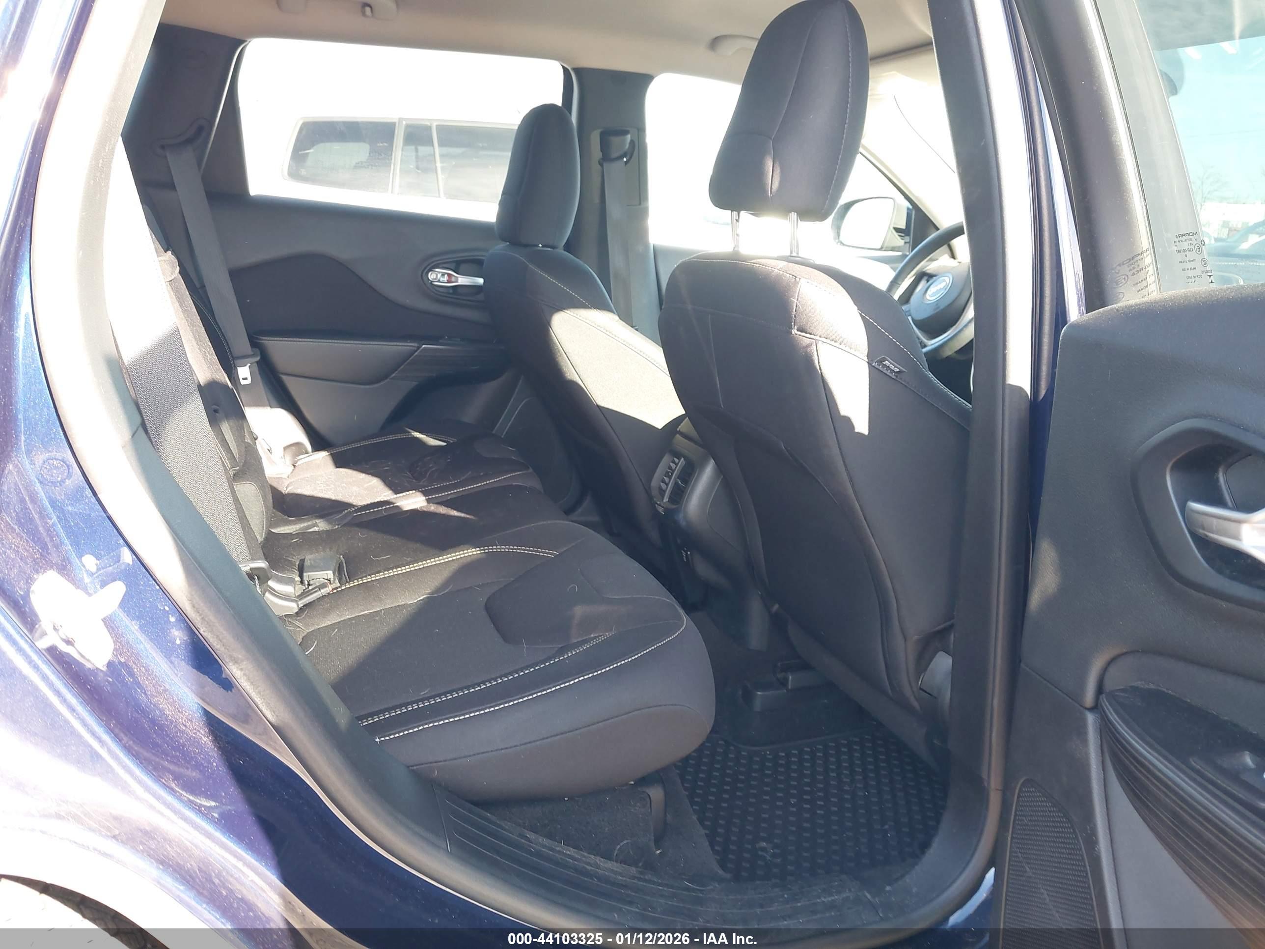 JEEP CHEROKEE image 8